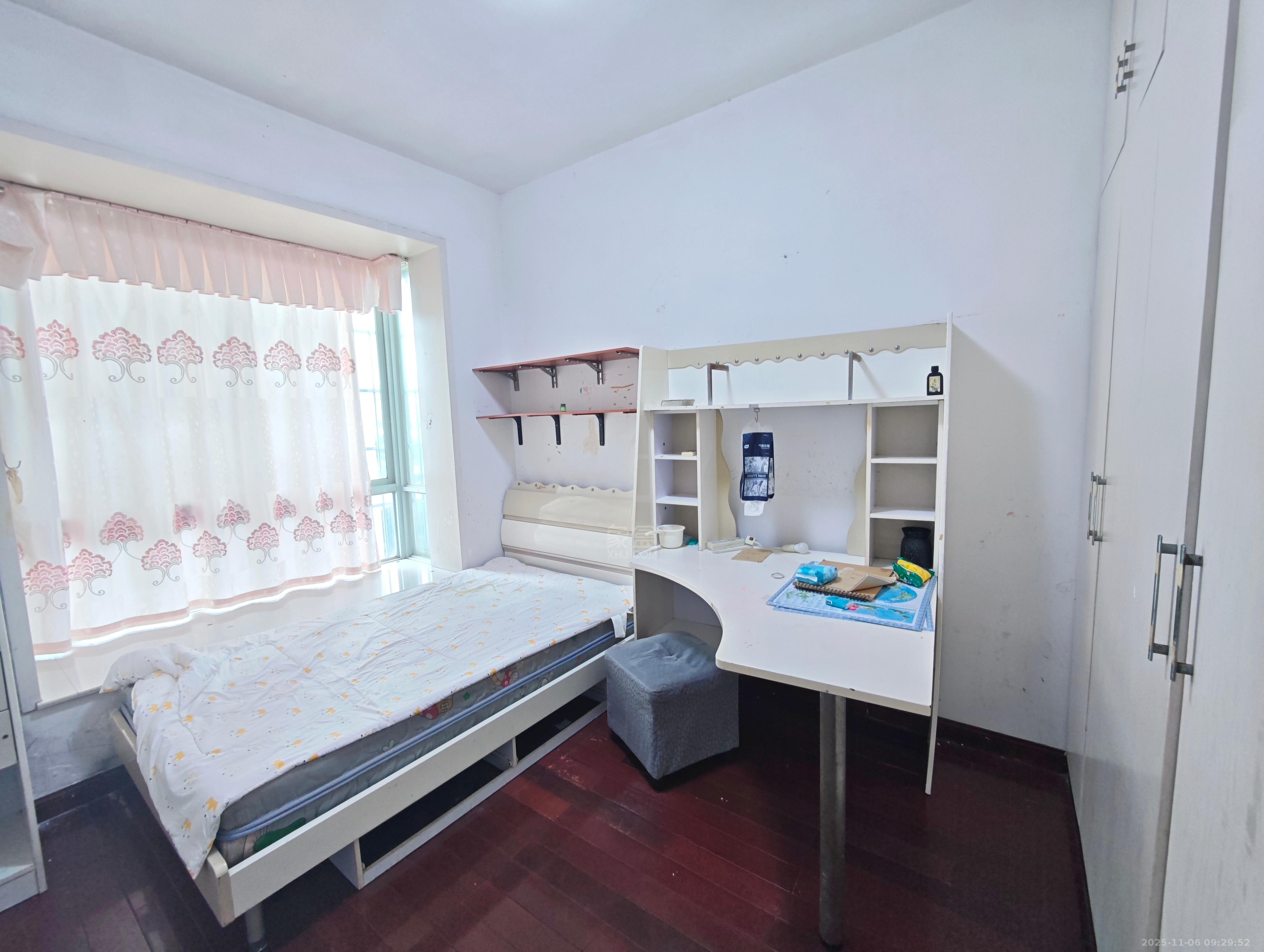 四季花园  3室2厅2卫    1600.0元/月室内图