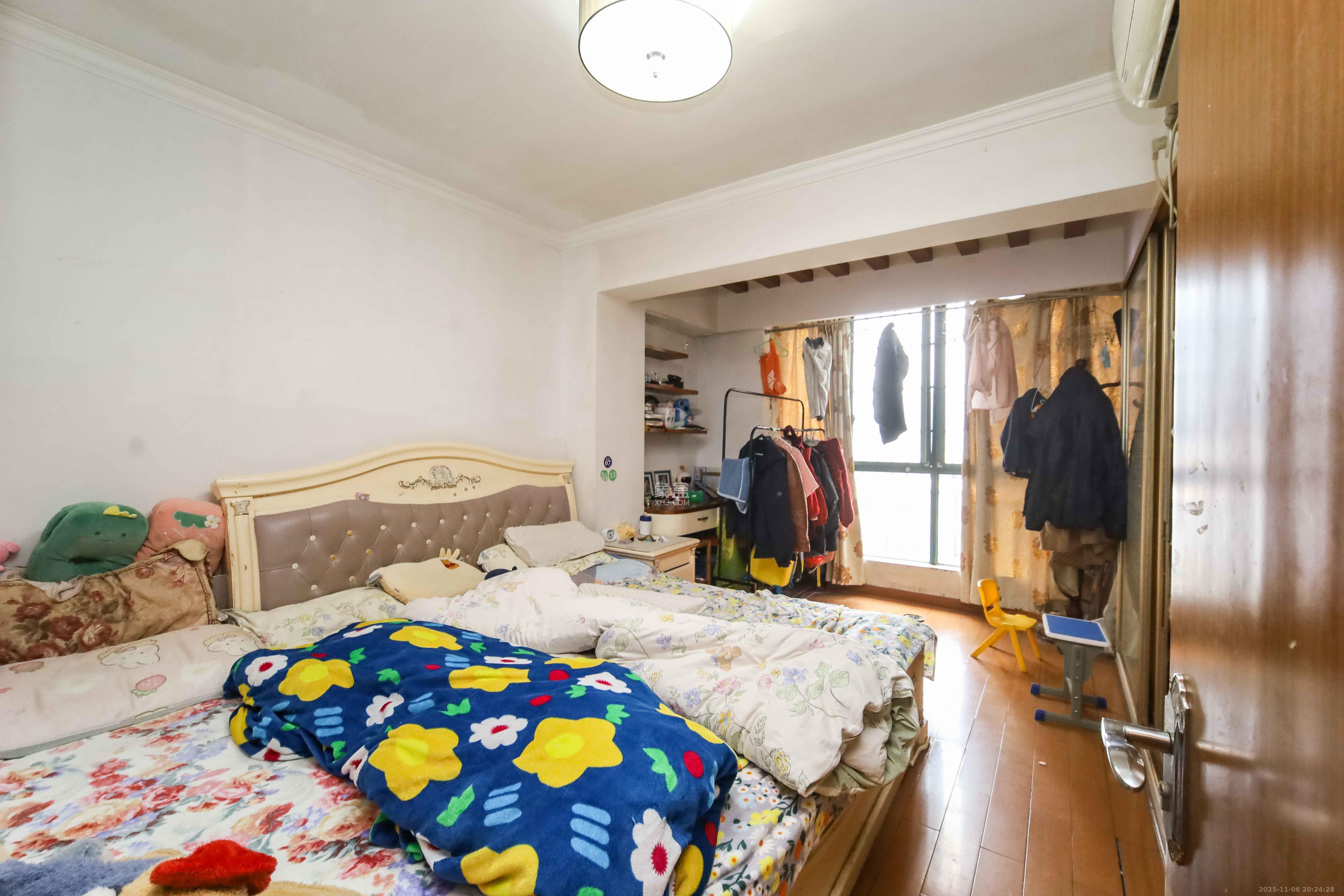 东玺门 3室2厅2卫 98.0万 东玺门 3室2厅2卫 98.0万卧室