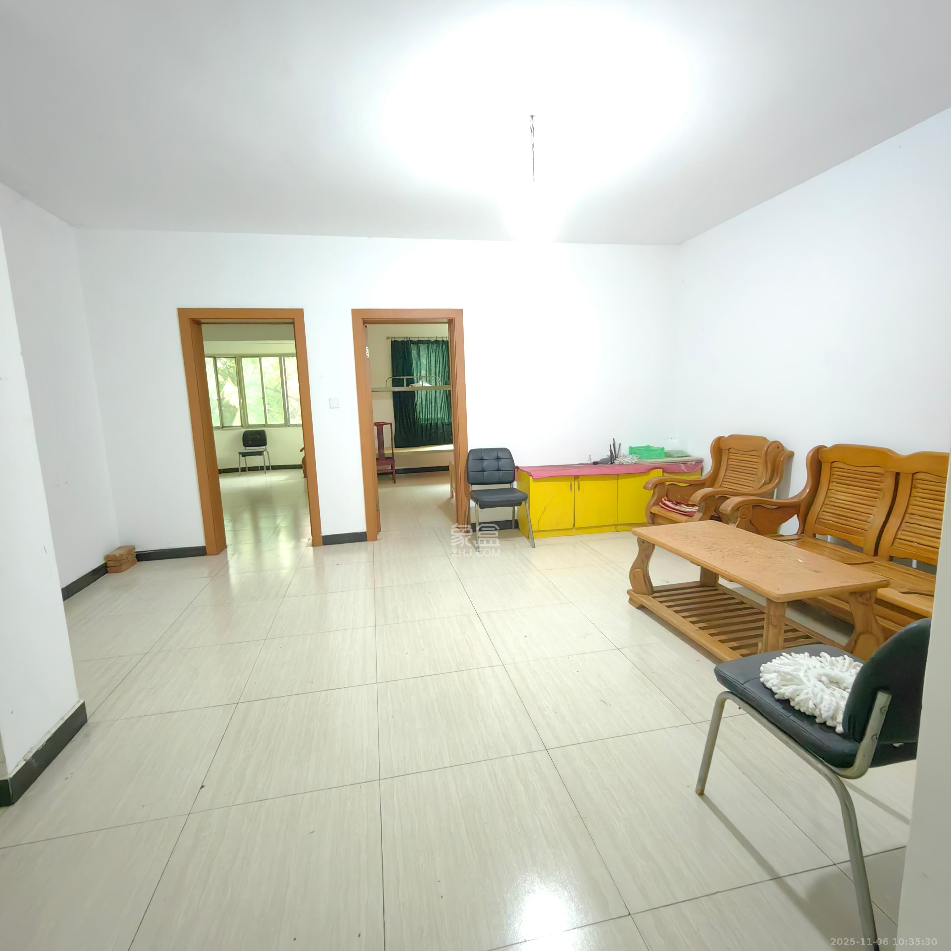 中南汽车世界  2室2厅1卫    1000.0元/月室内图