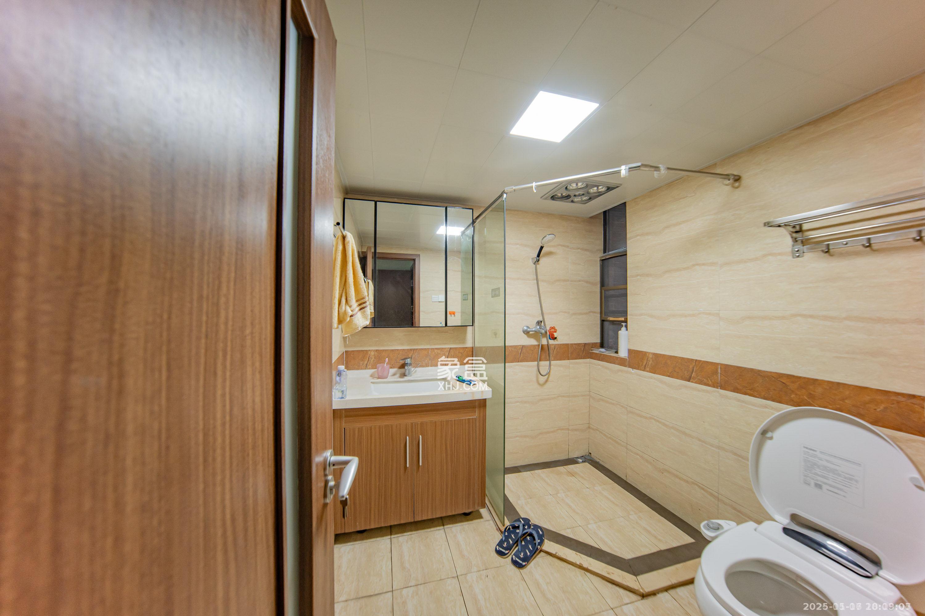 江山帝景哈佛  3室2厅2卫    2100.0元/月室内图