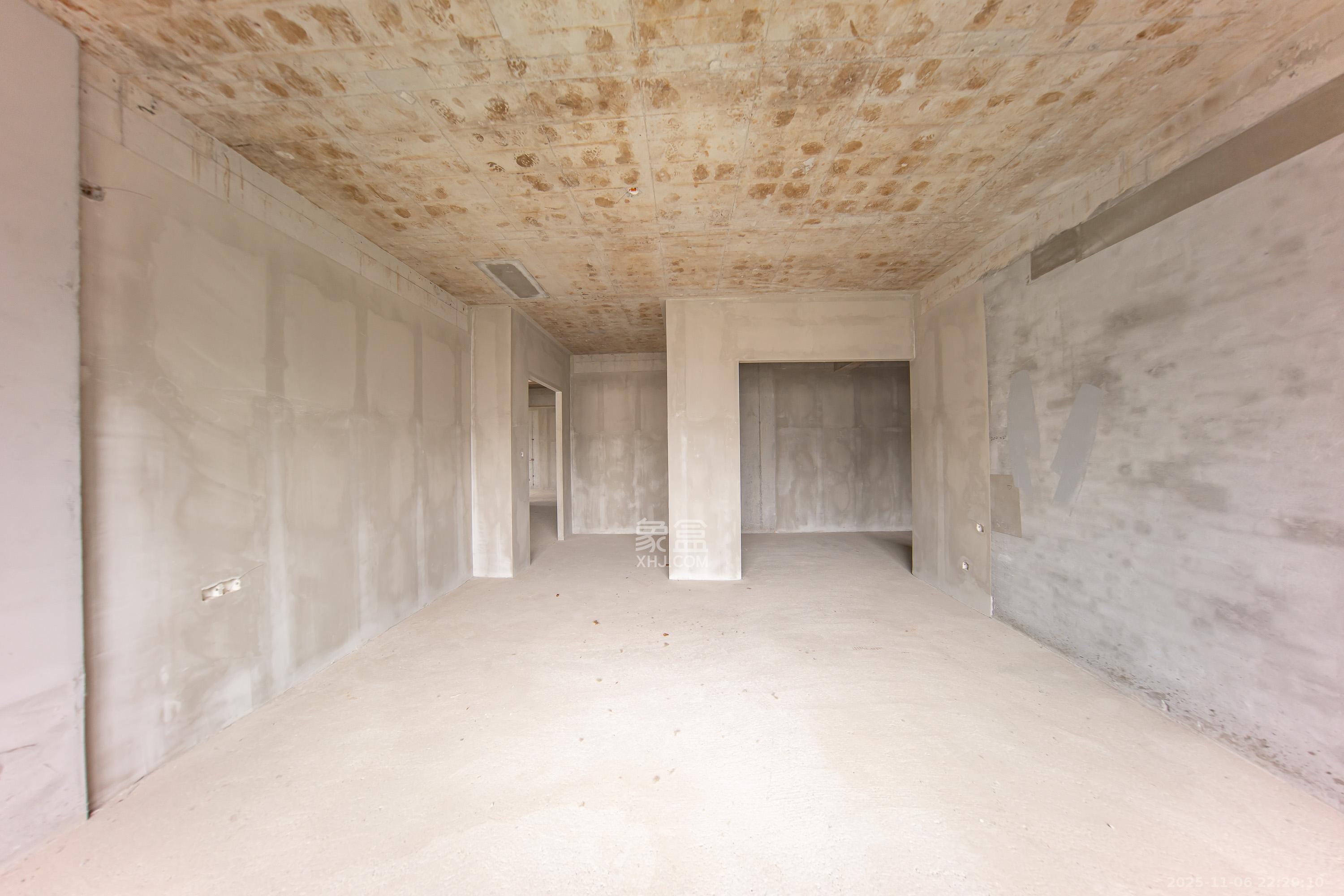 梦想麓隐桐溪  5室2厅3卫    368.0万卧室