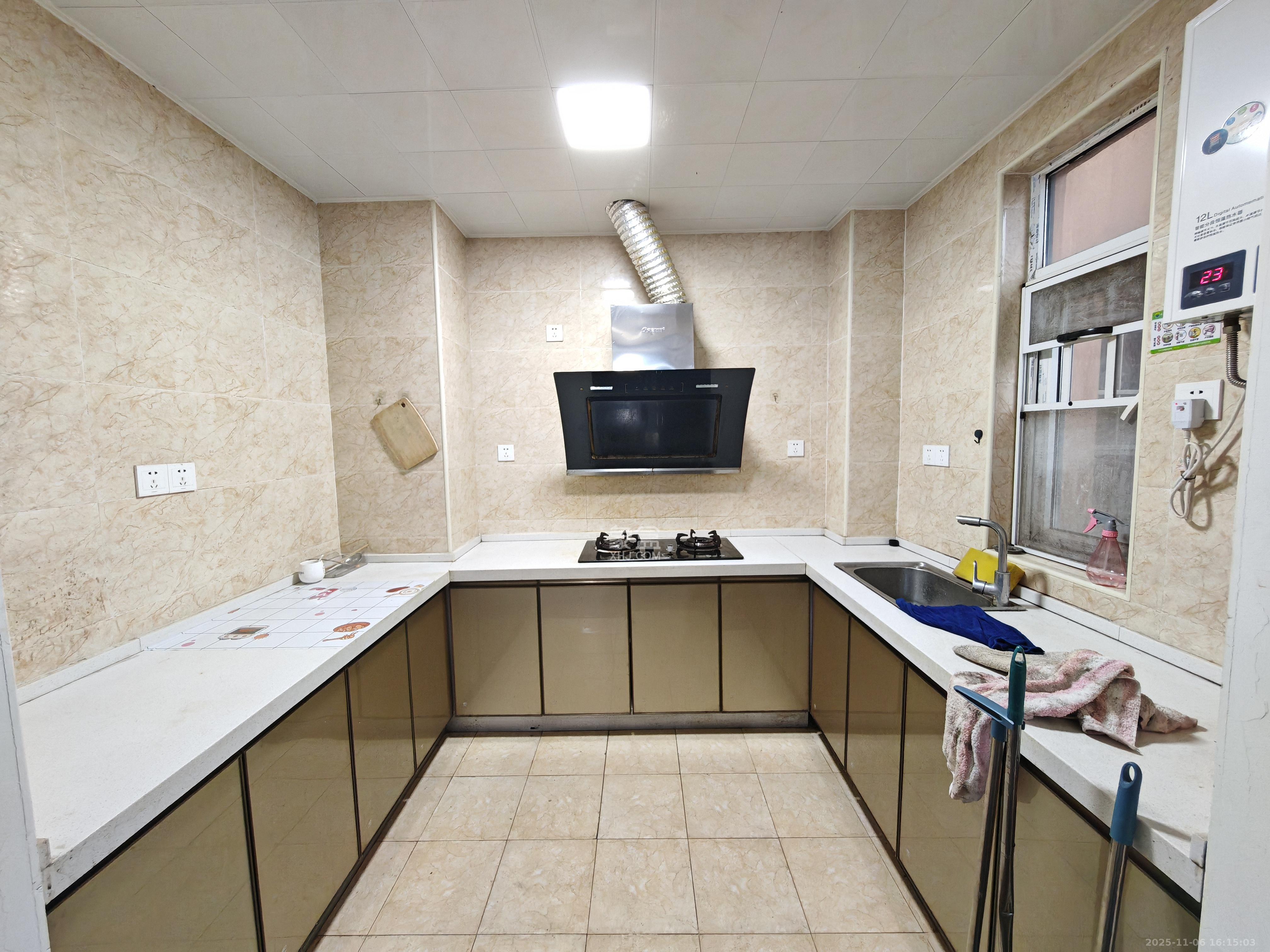 米兰春天  4室2厅2卫    2200.0元/月室内图