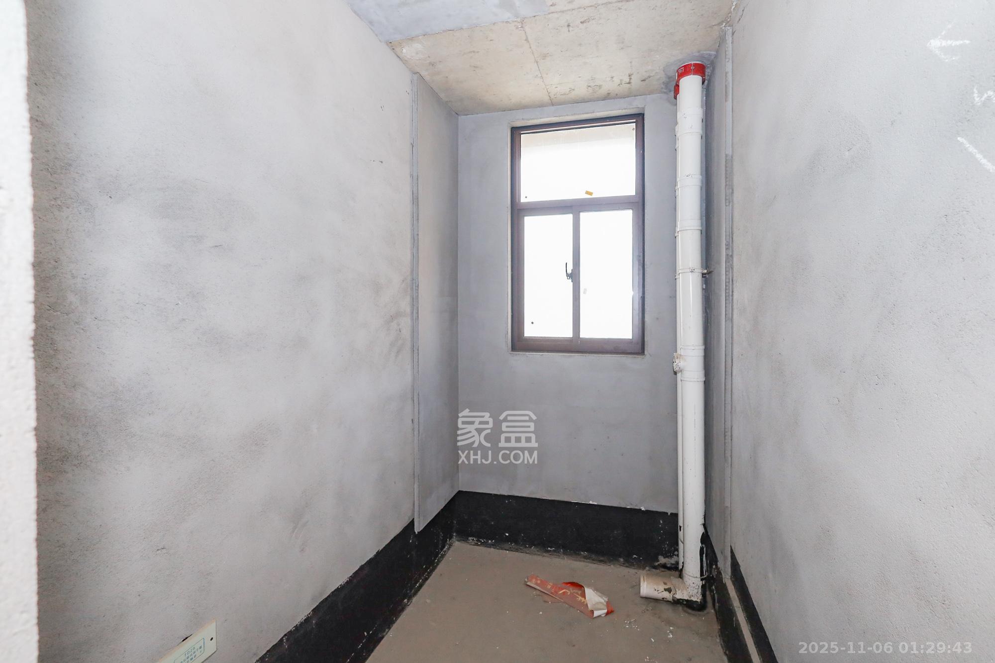 阳光丽城二期 4室2厅2卫 190.0万 阳光丽城二期 4室2厅2卫 190.0万卫生间