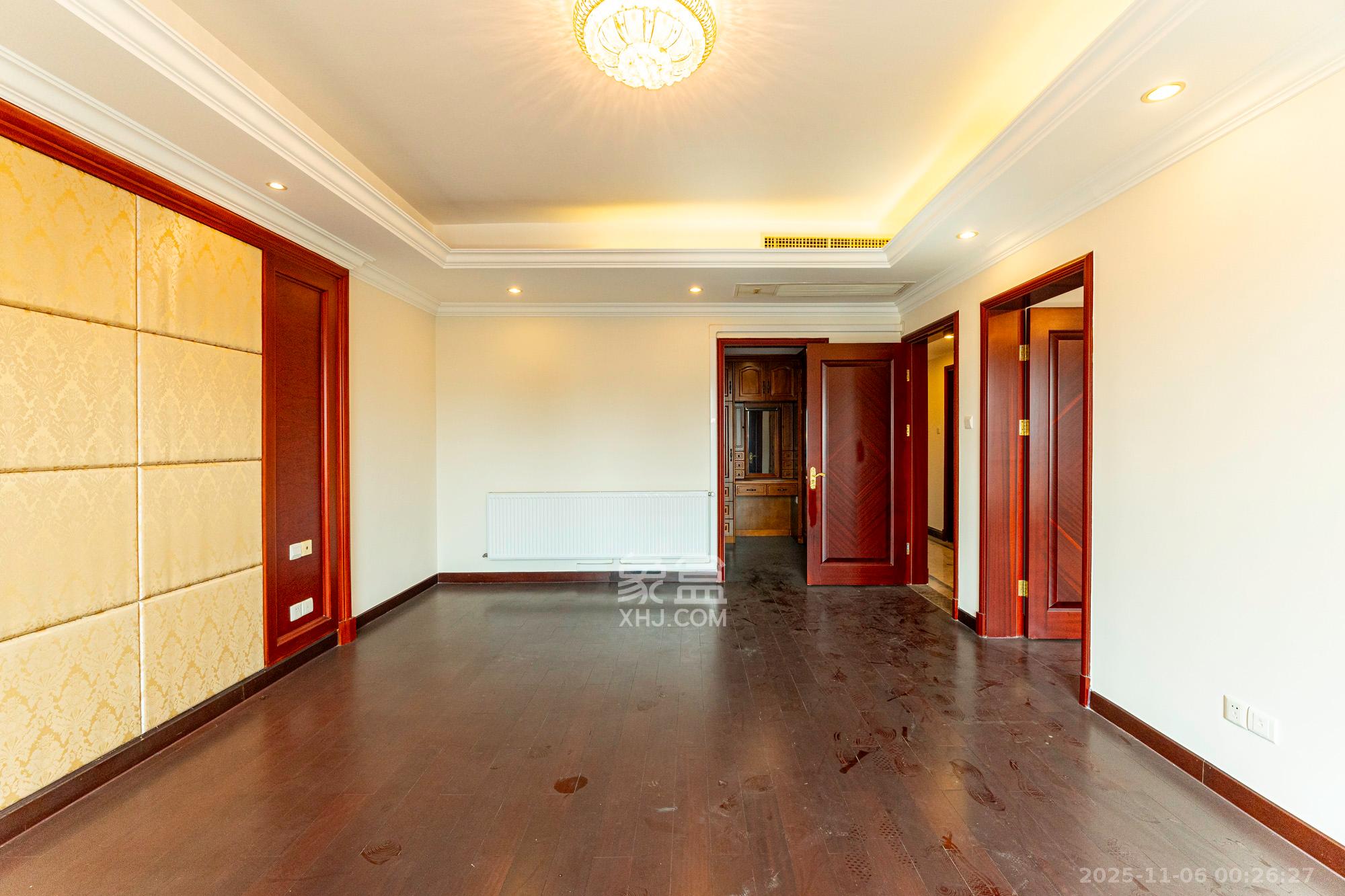 恒大雅苑  4室2厅3卫    200.0万卧室