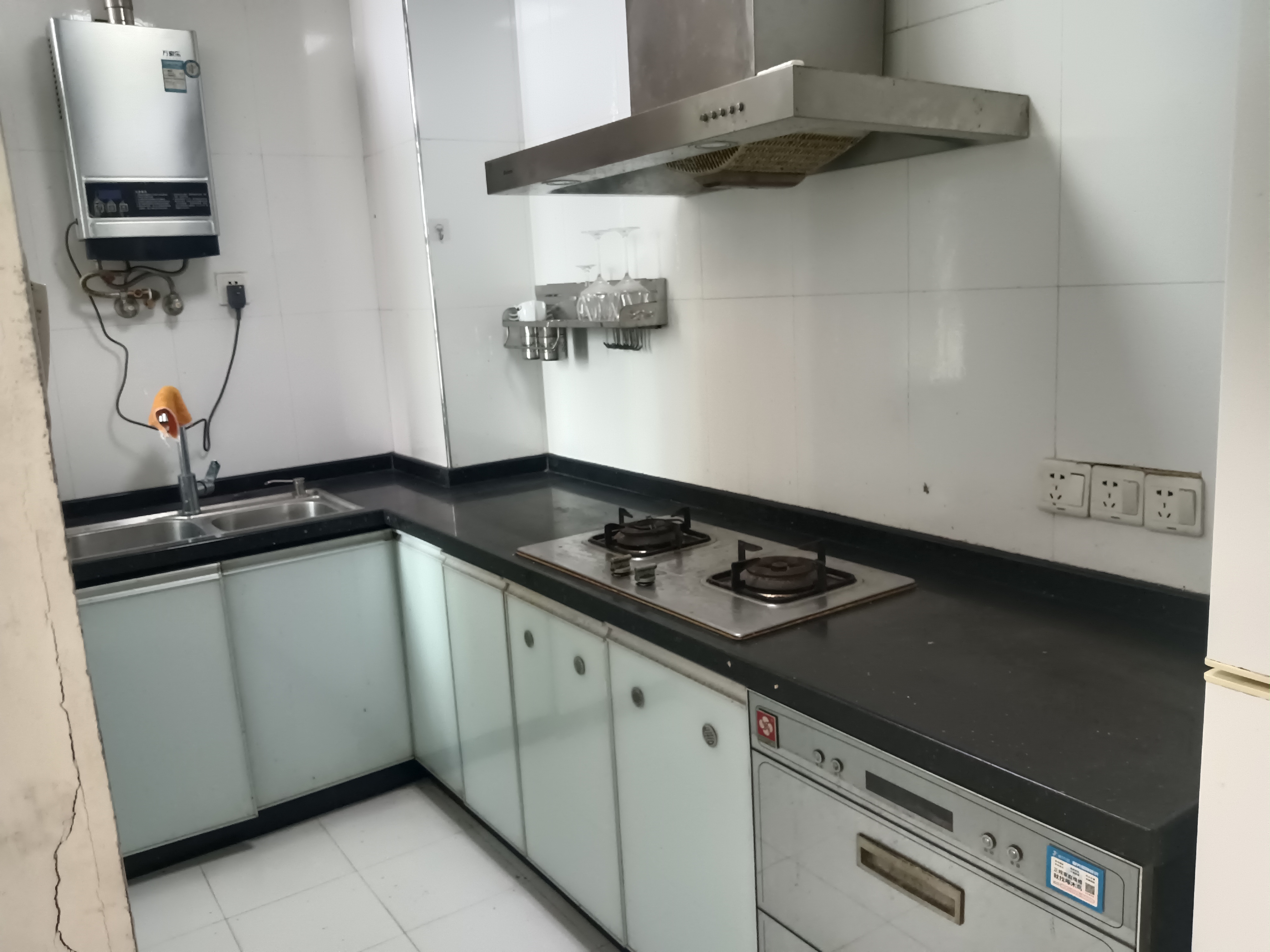 南海花园  2室1厅1卫    1900.0元/月室内图