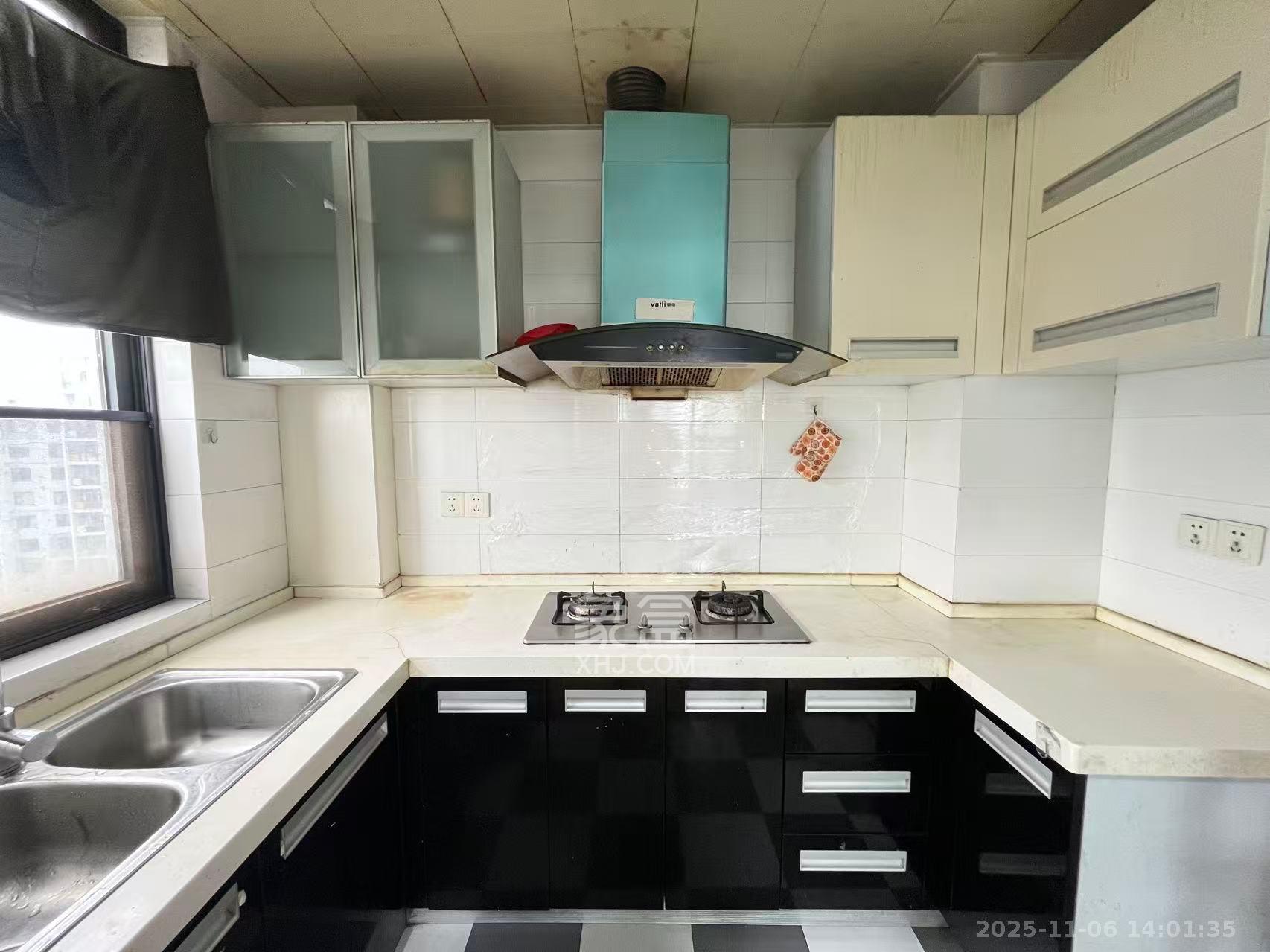 阳光100三期  3室2厅2卫    2500.0元/月室内图