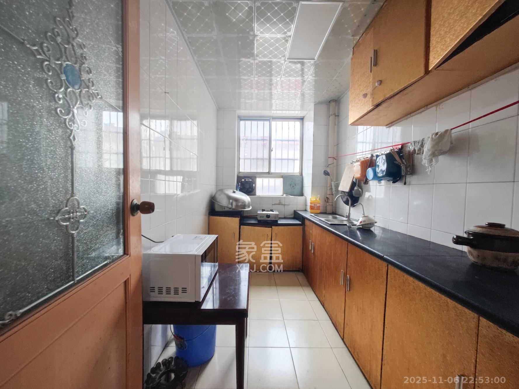 红星商贸城 3室2厅2卫 50.0万 红星商贸城 3室2厅2卫 50.0万厨房