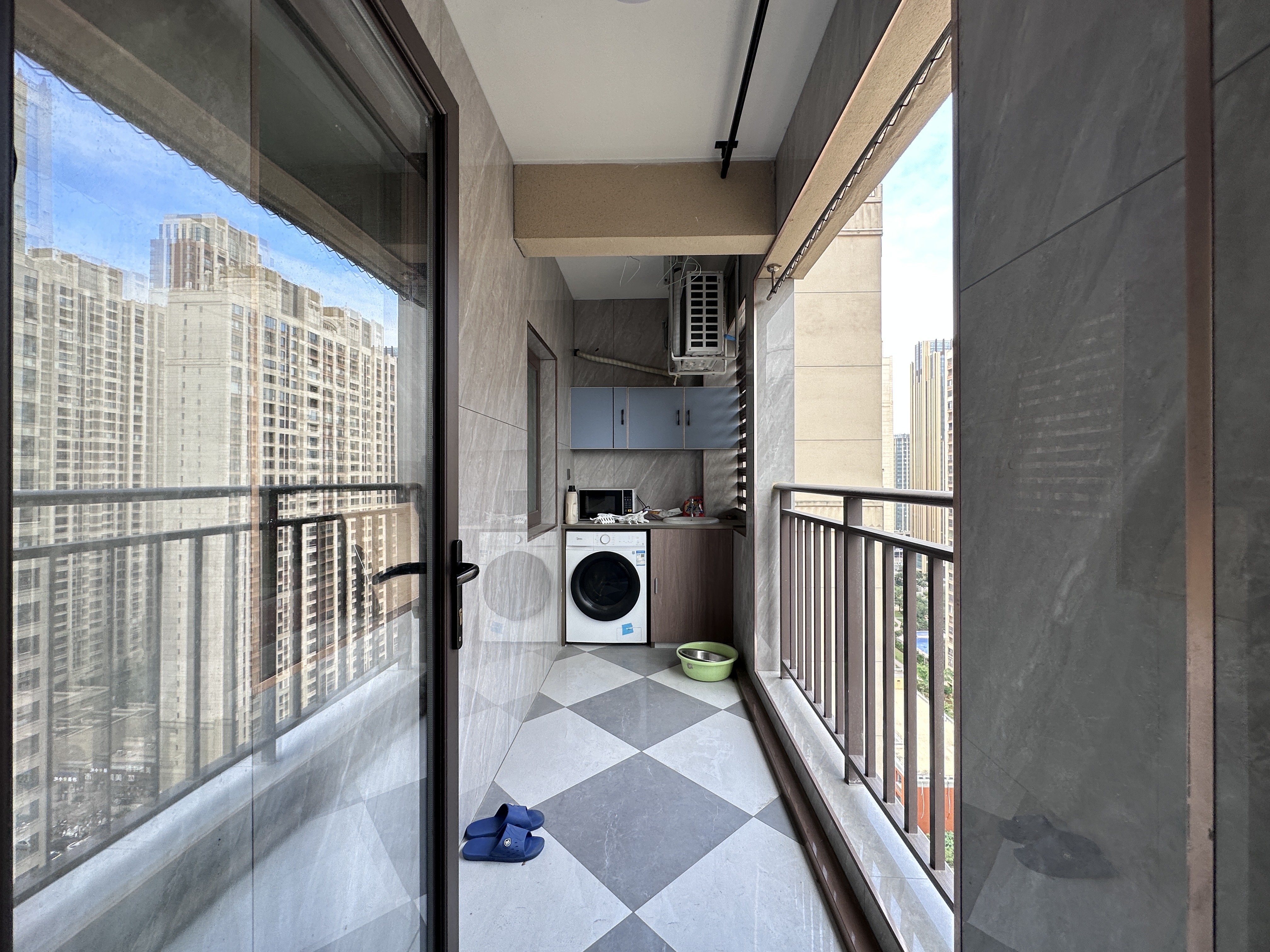 海航豪庭南苑  4室2厅2卫    6000.0元/月室内图