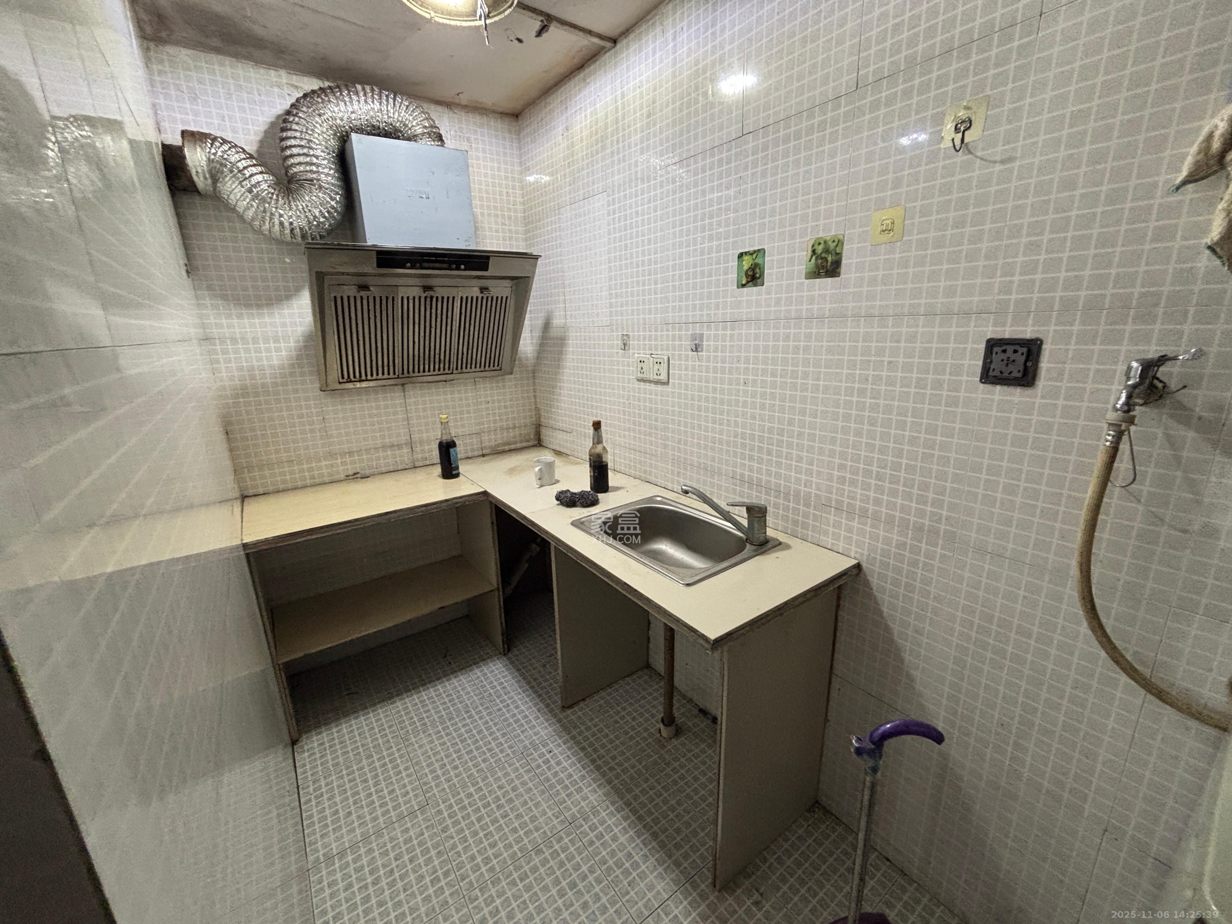 景湾小区(井湾小区) 1室1厅1卫 600.0元/月 景湾小区(井湾小区) 1室1厅1卫 600.0元/月室内图