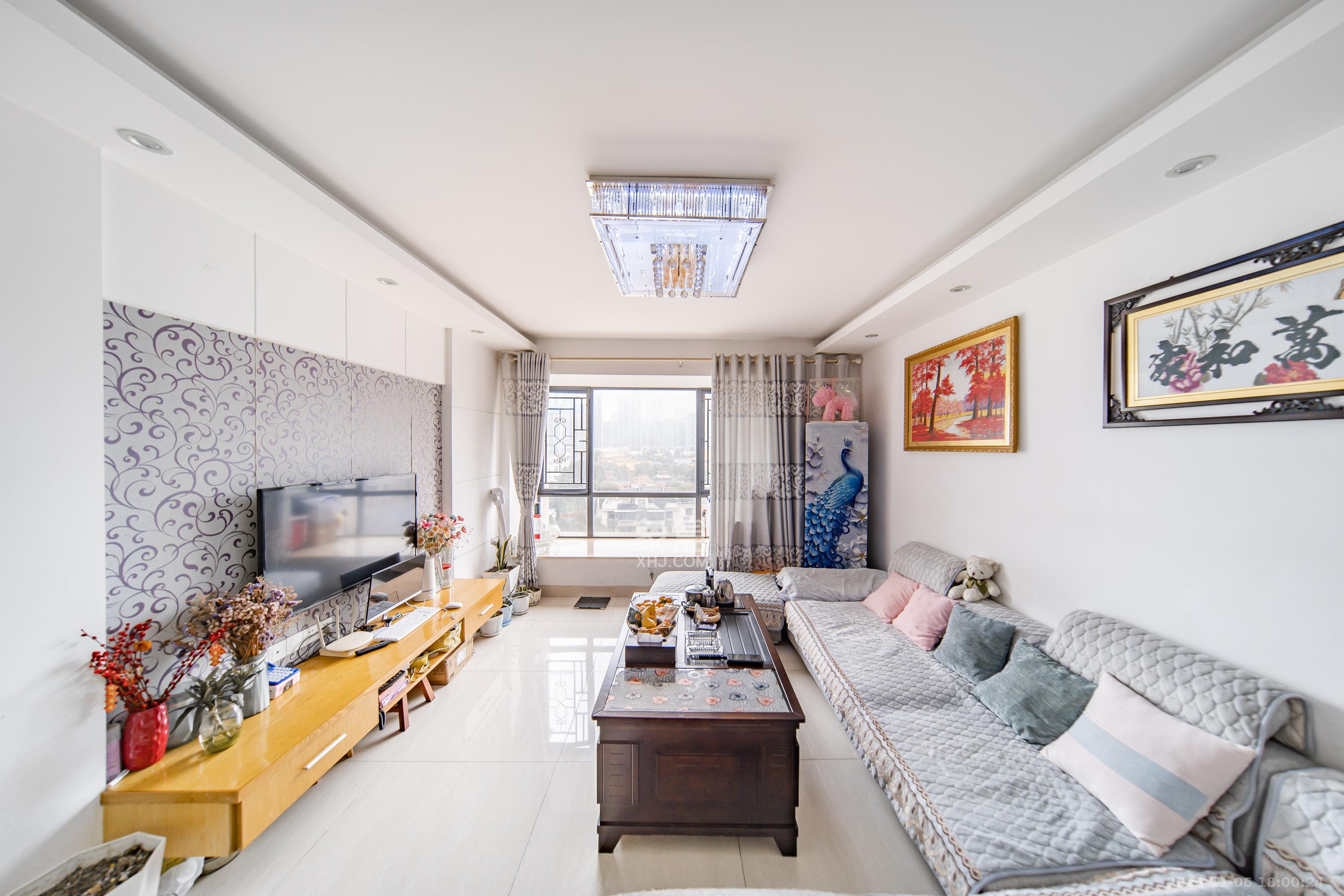 领航江阁 3室2厅1卫 90.0万 领航江阁 3室2厅1卫 90.0万客厅