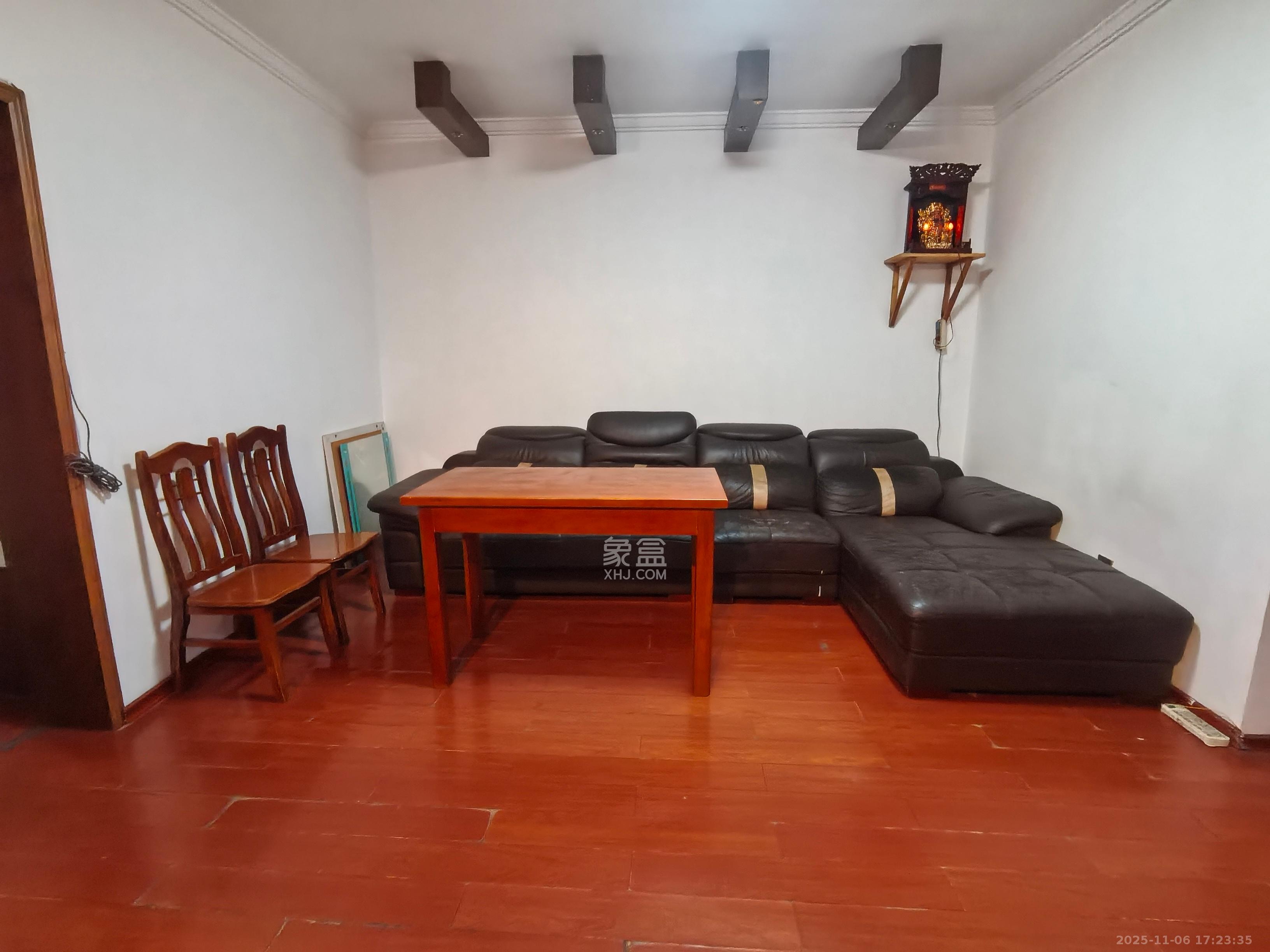 中南汽车世界  2室2厅1卫    1200.0元/月室内图