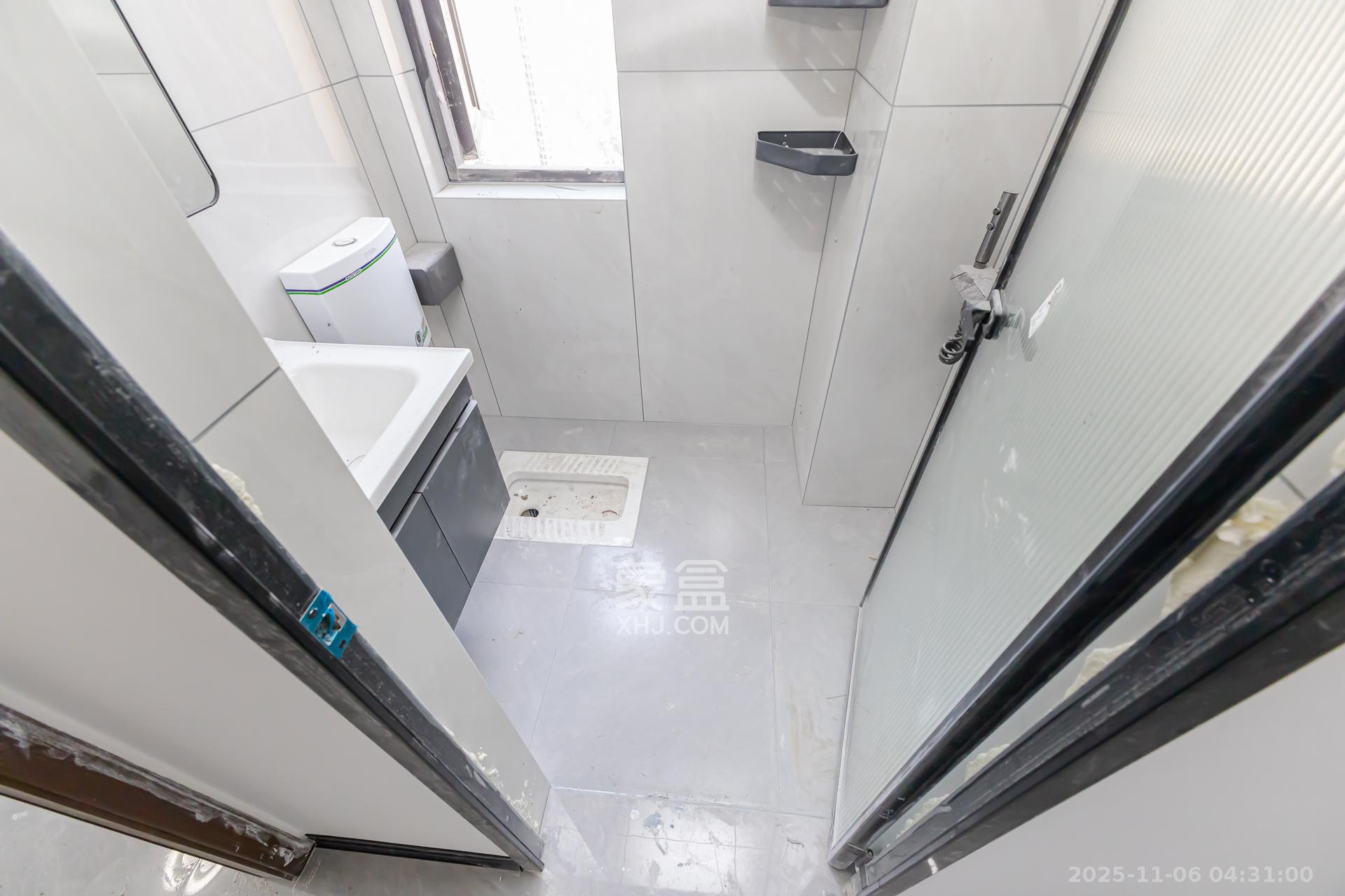 勤诚达境界城  4室2厅2卫    89.8万卫生间