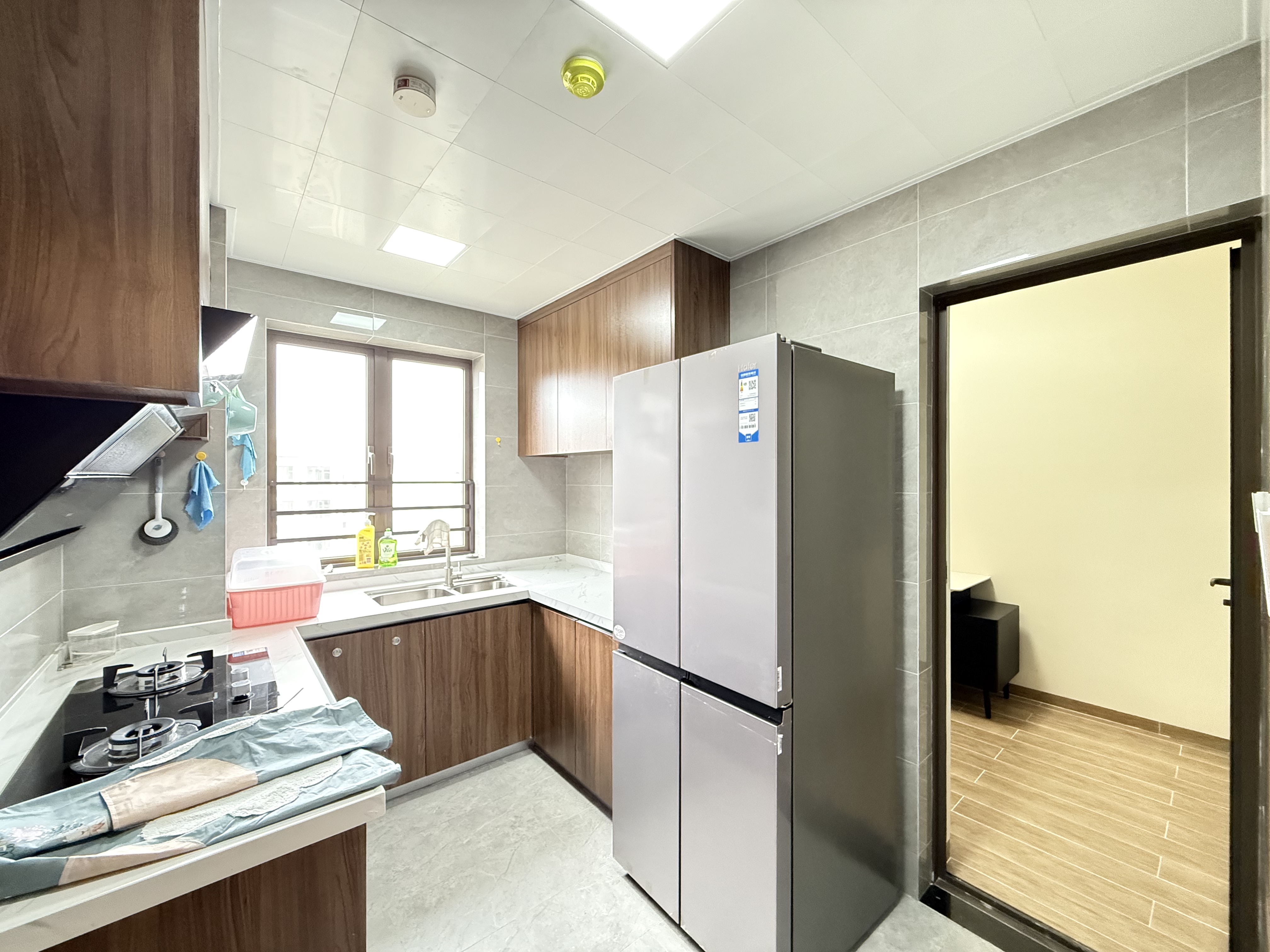 金湖壹号  5室2厅2卫    6200.0元/月室内图