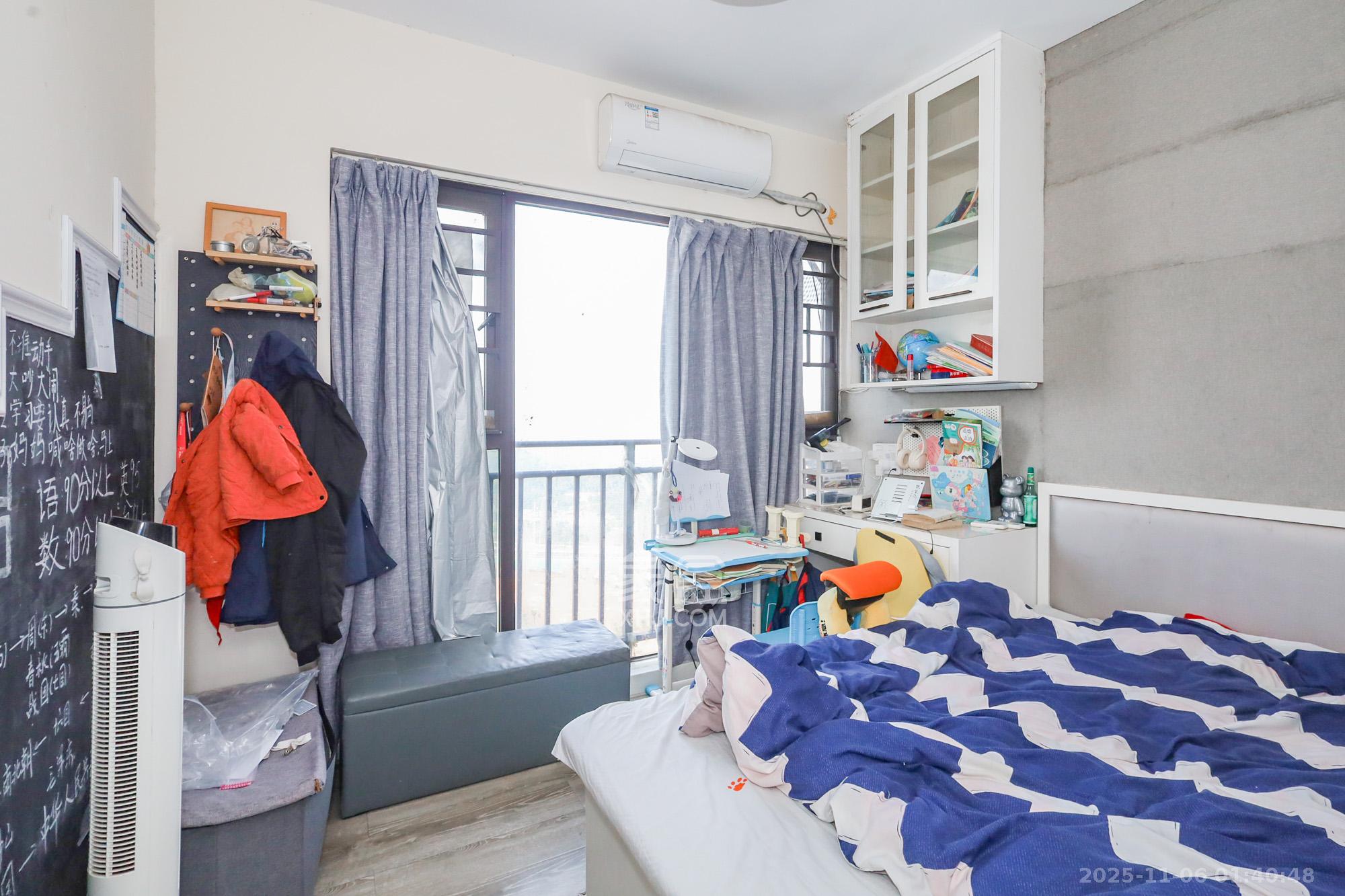 钰龙天下二期(钰龙佳园) 3室2厅2卫 270.0万 钰龙天下二期(钰龙佳园) 3室2厅2卫 270.0万卧室