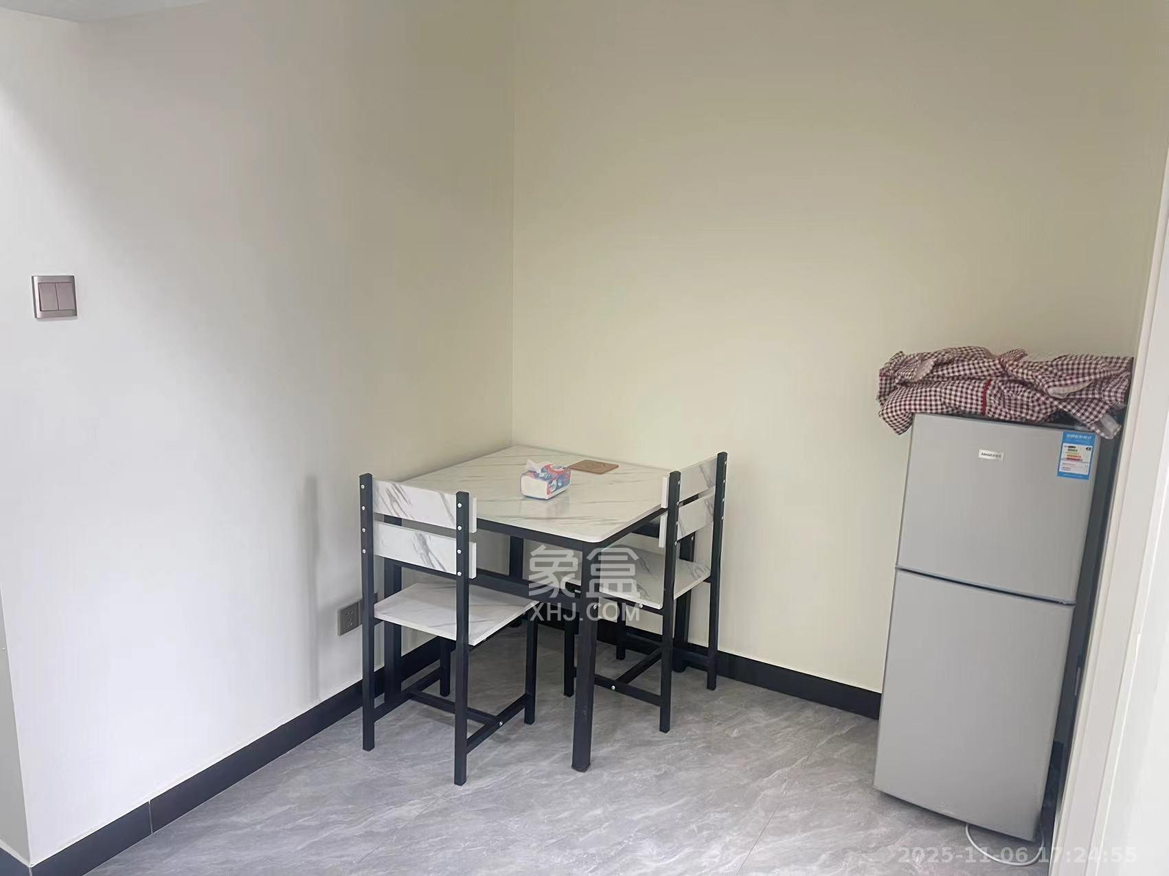 福晟钱隆国际（晟冉景苑）  2室1厅1卫    1700.0元/月室内图