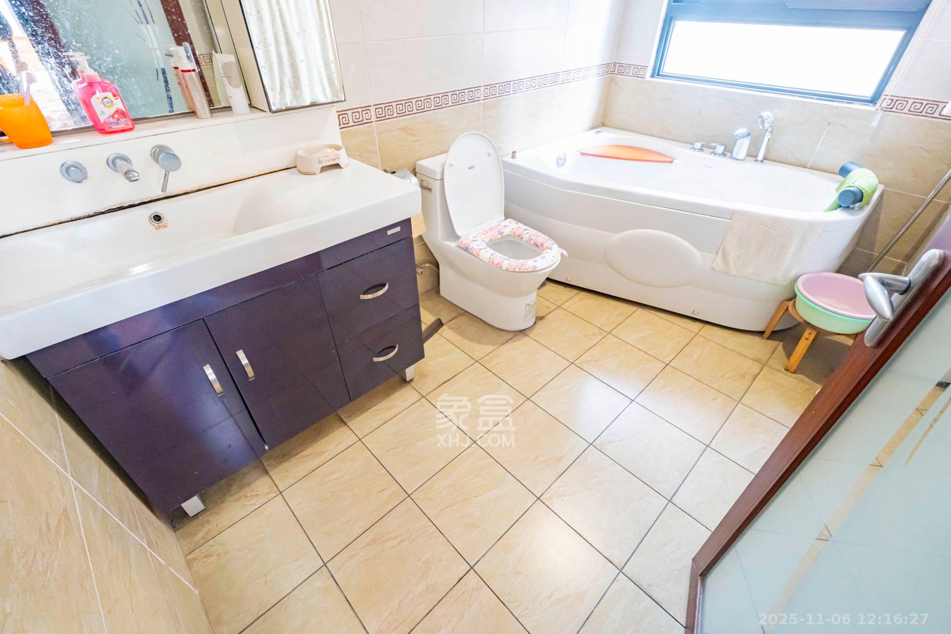 藏珑湖上国际花园 3室2厅2卫 4000.0元/月 藏珑湖上国际花园 3室2厅2卫 4000.0元/月室内图