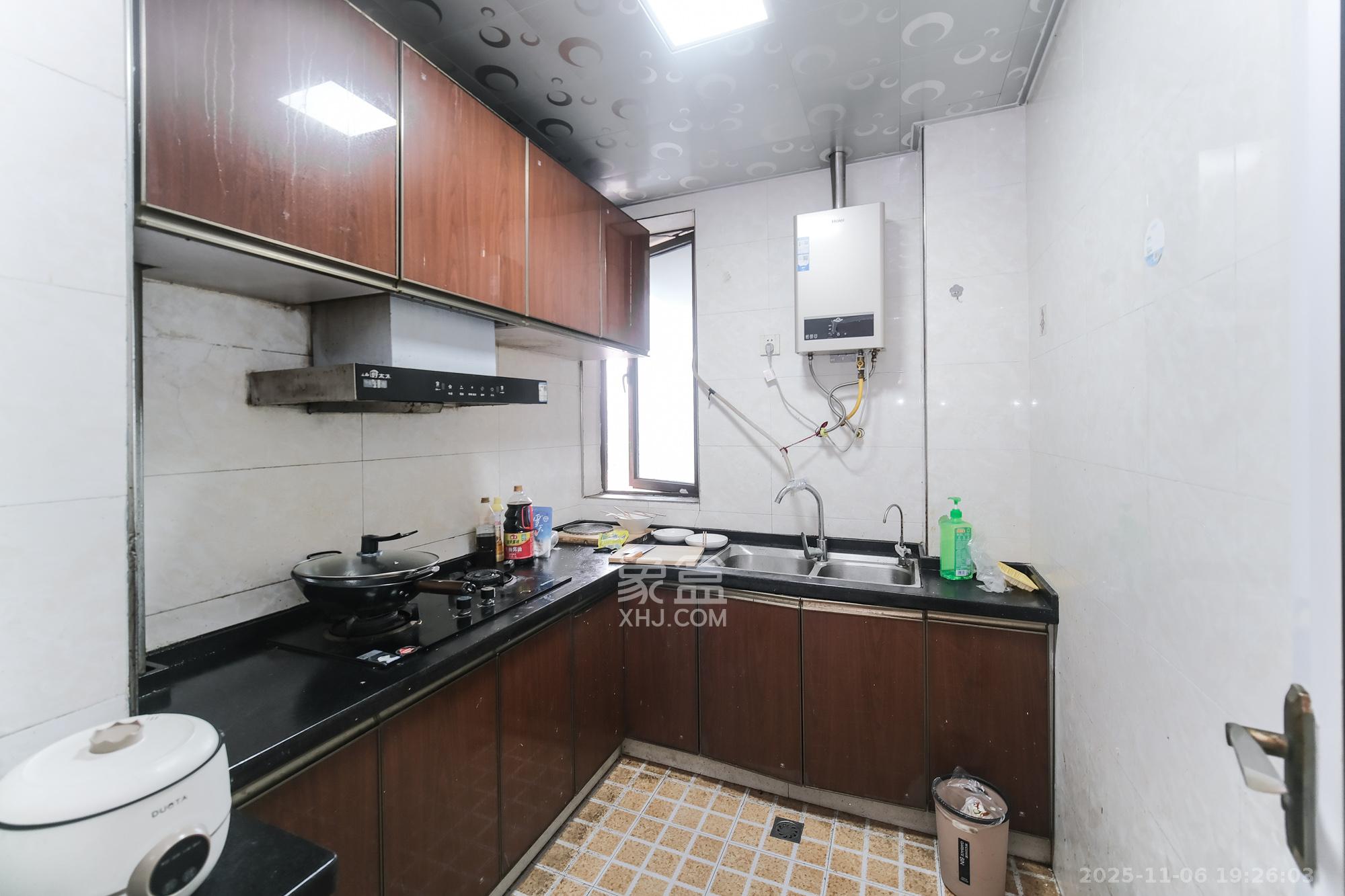 盛地春天里  3室2厅1卫    49.8万厨房