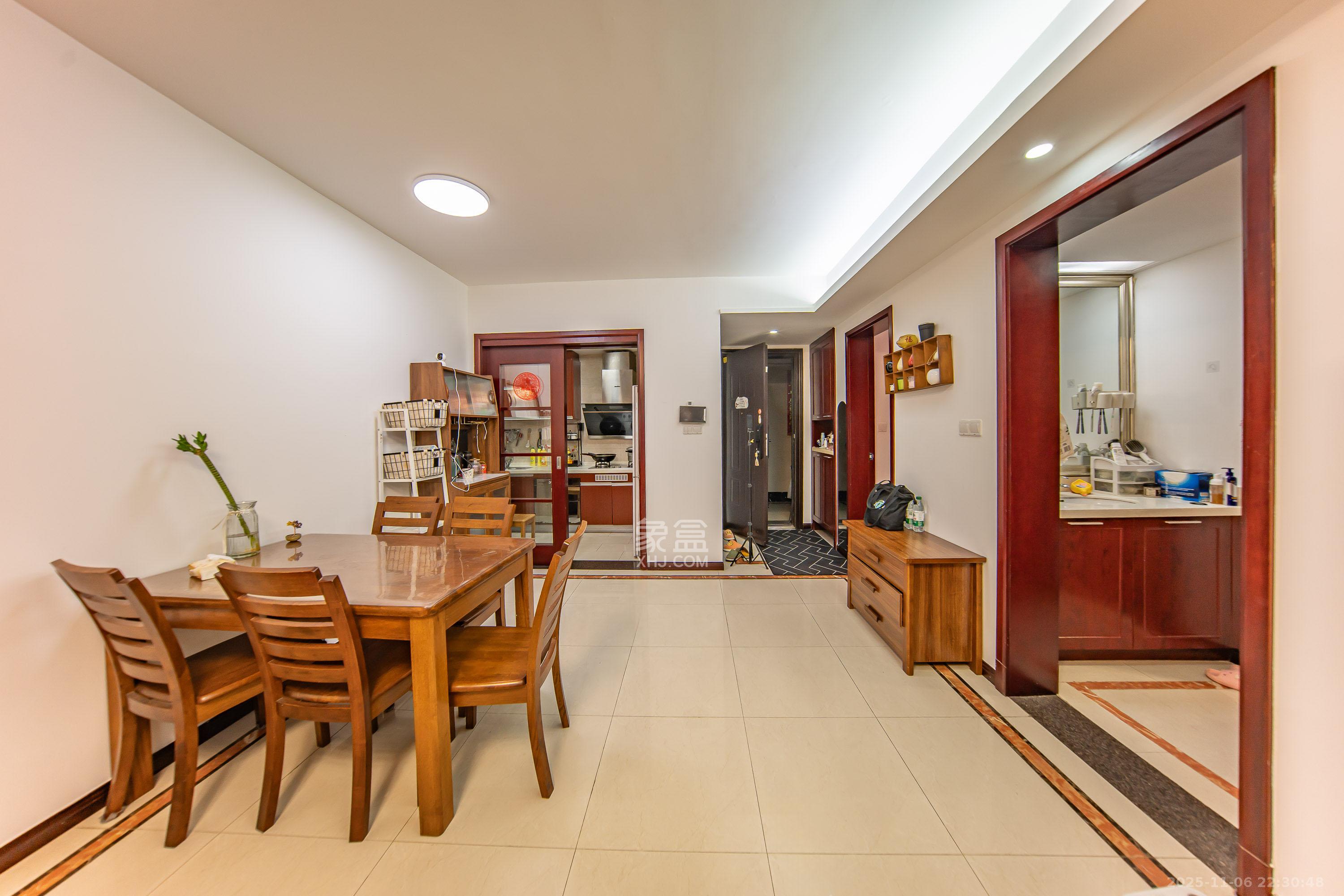 中海国际二期  3室2厅1卫    75.0万客厅