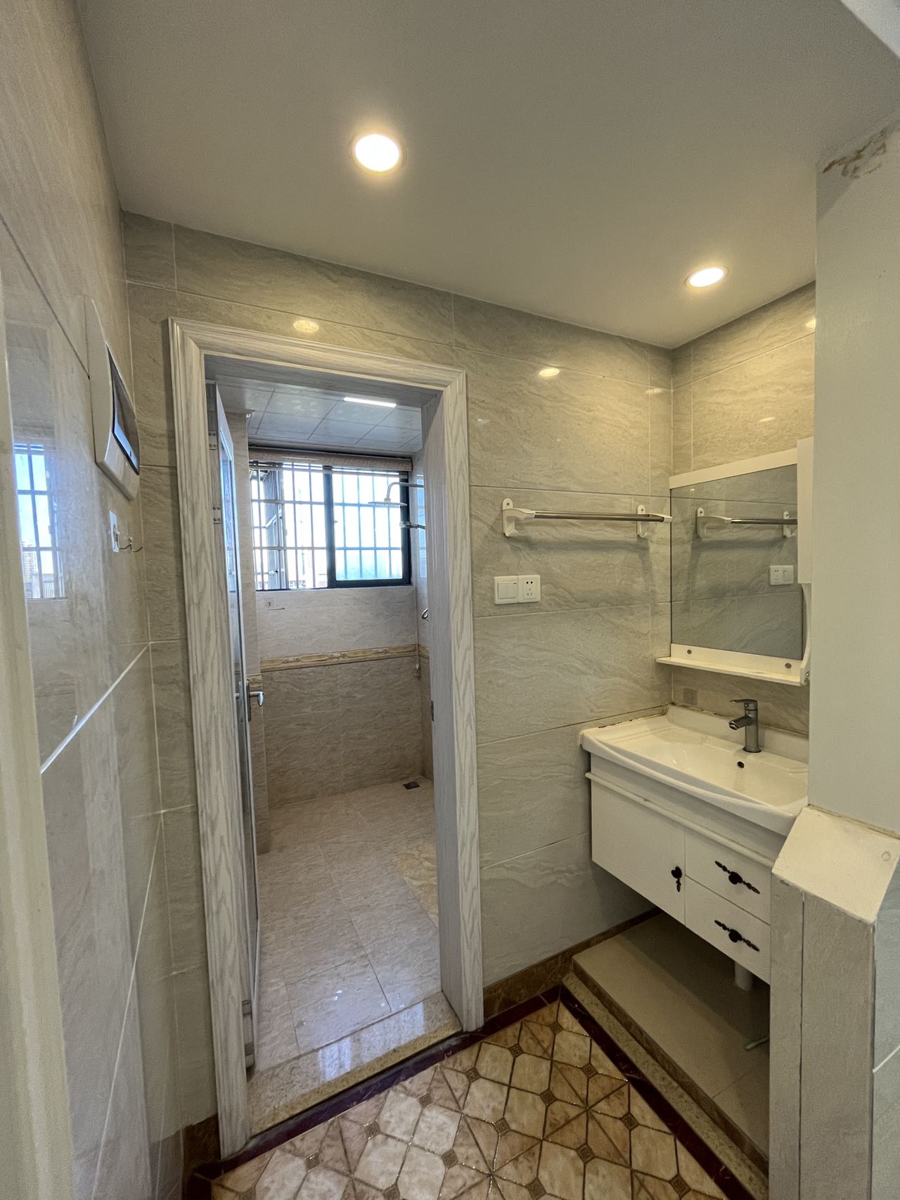 鑫元中公寓 2室2厅1卫 2500.0元/月 鑫元中公寓 2室2厅1卫 2500.0元/月室内图