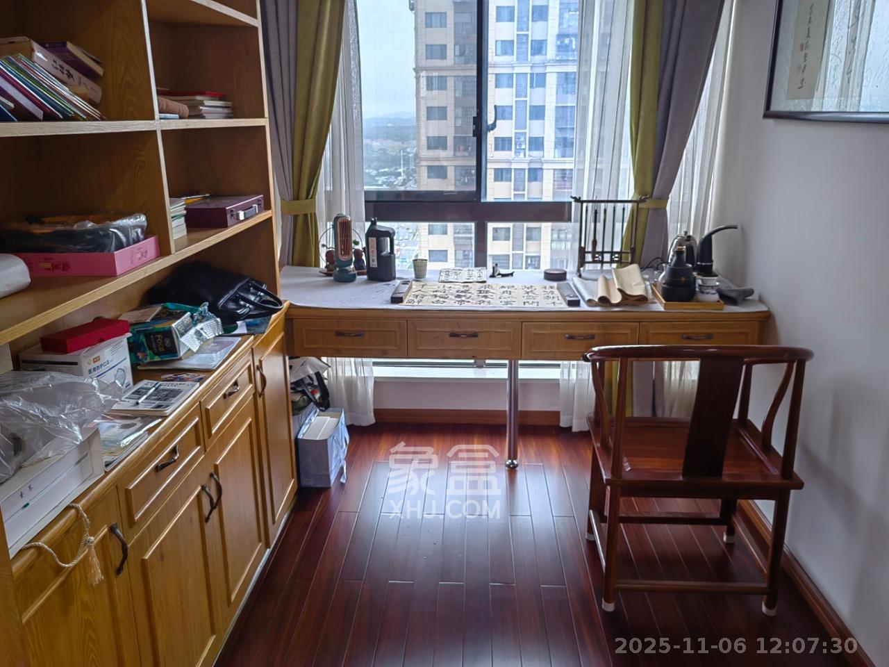 星湖湾一期高层  3室2厅2卫    2200.0元/月室内图