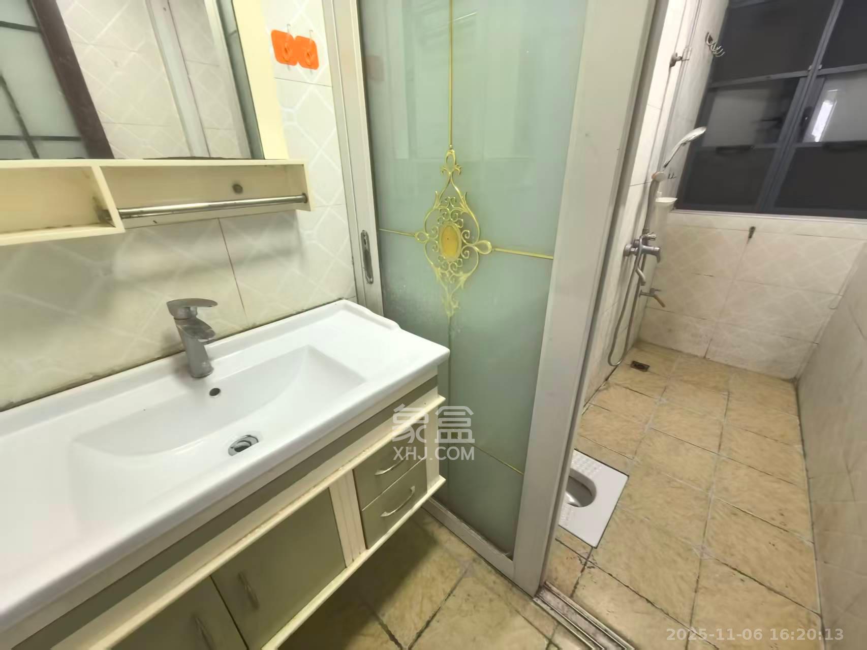 金领家族  3室2厅1卫    2300.0元/月室内图