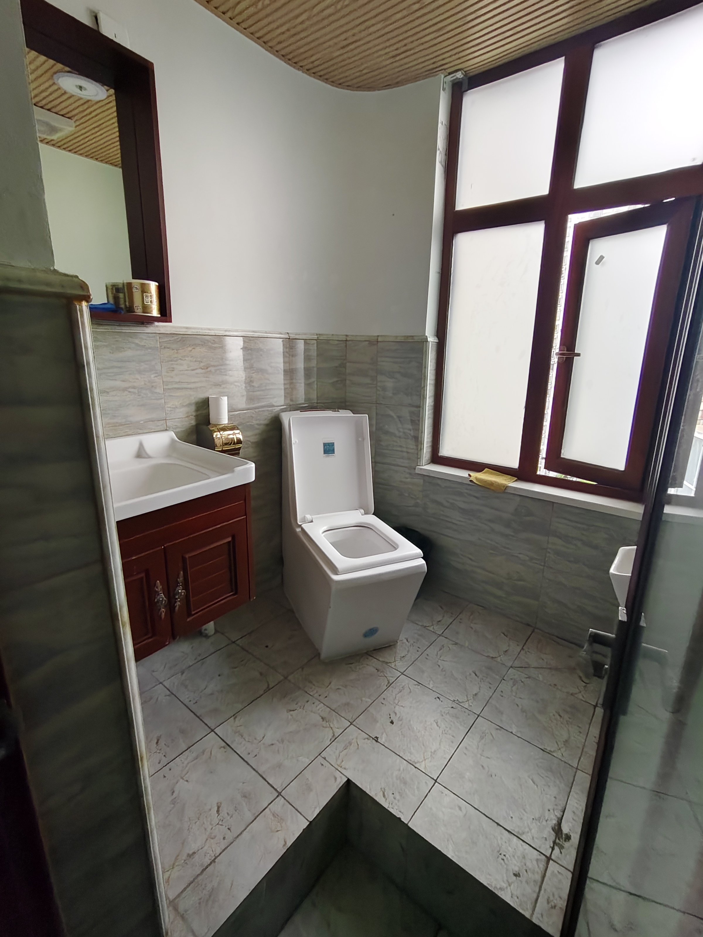 龙泉家园 4室2厅2卫 196.0万 龙泉家园 4室2厅2卫 196.0万室内图