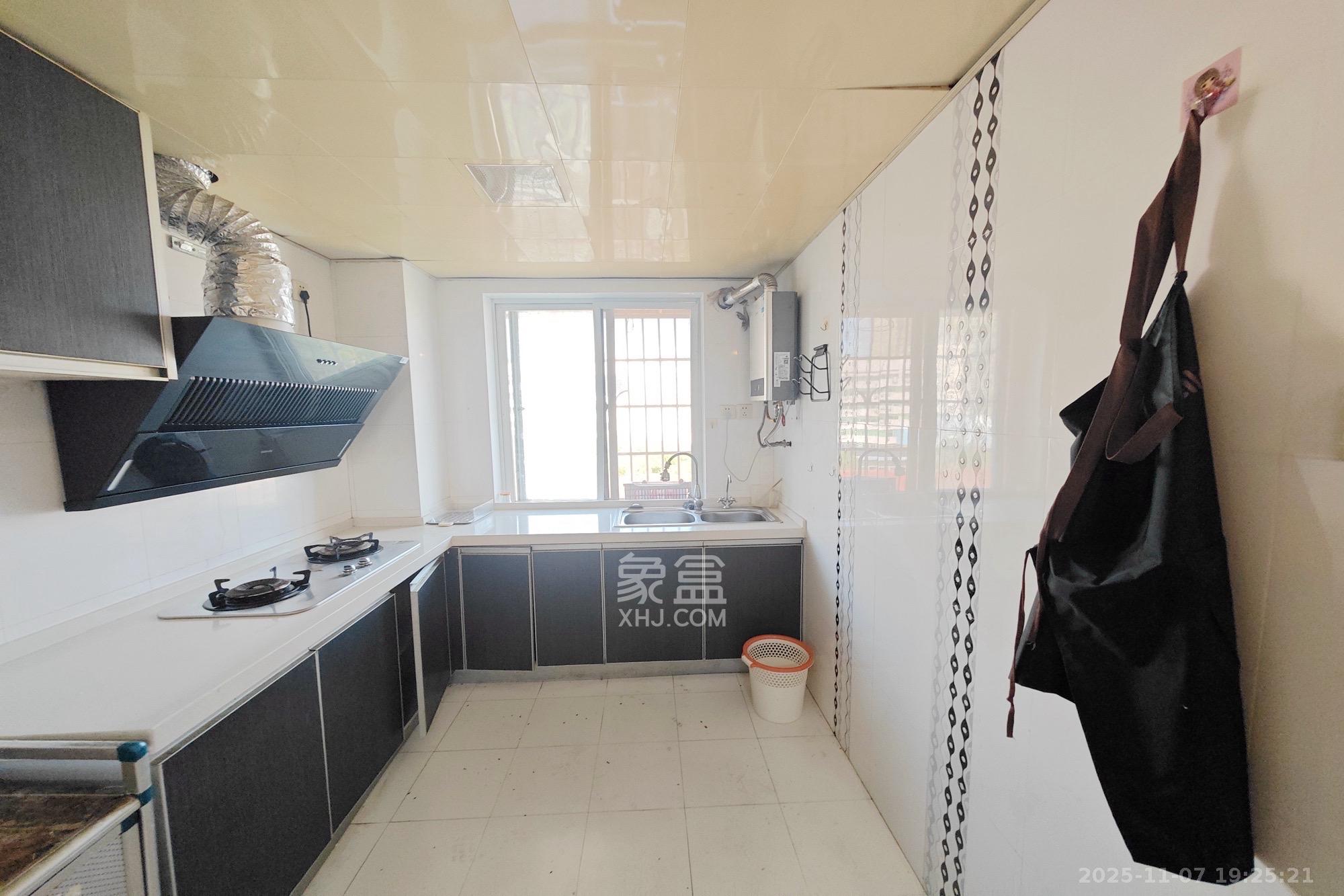 官塘公寓  3室2厅2卫    2000.0元/月室内图