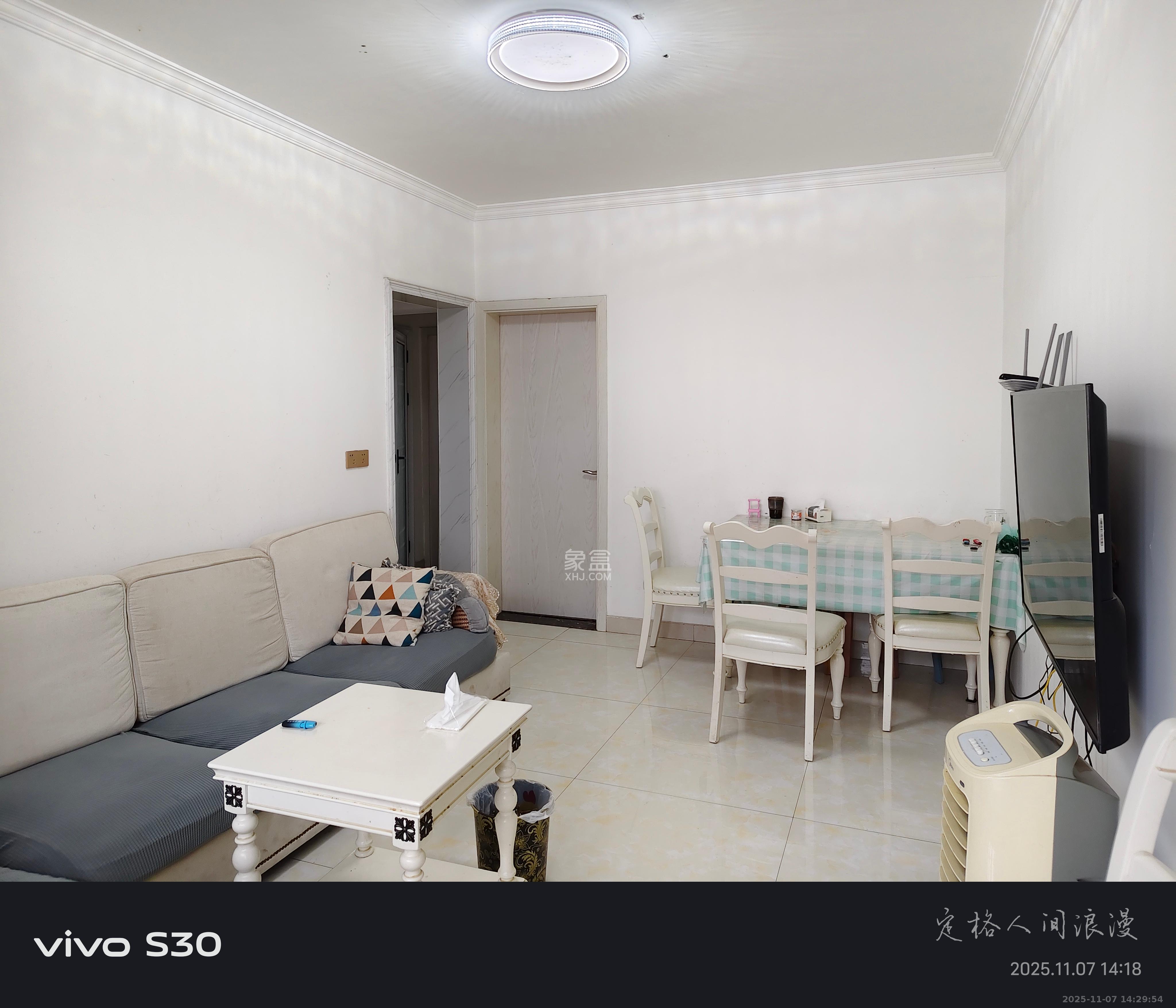 粮贸大厦  3室1厅1卫    2900.0元/月