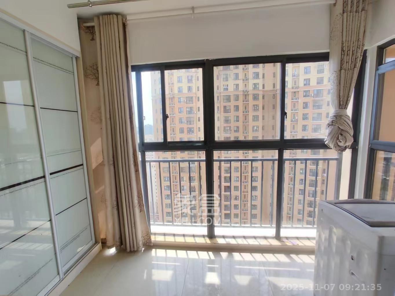 米兰春天  3室1厅1卫    1700.0元/月室内图