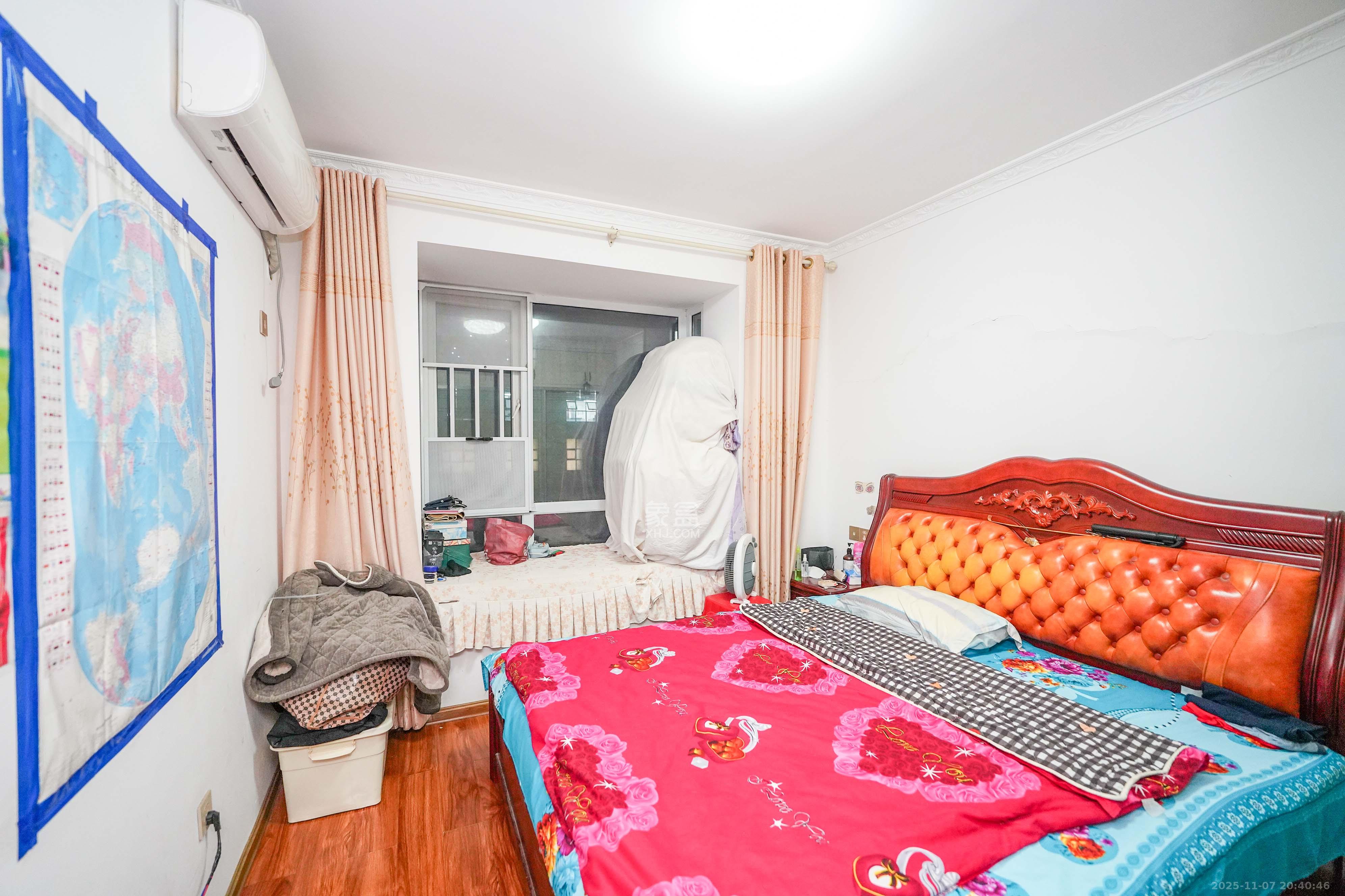 丽发新城  1室0厅0卫    55.0万卧室