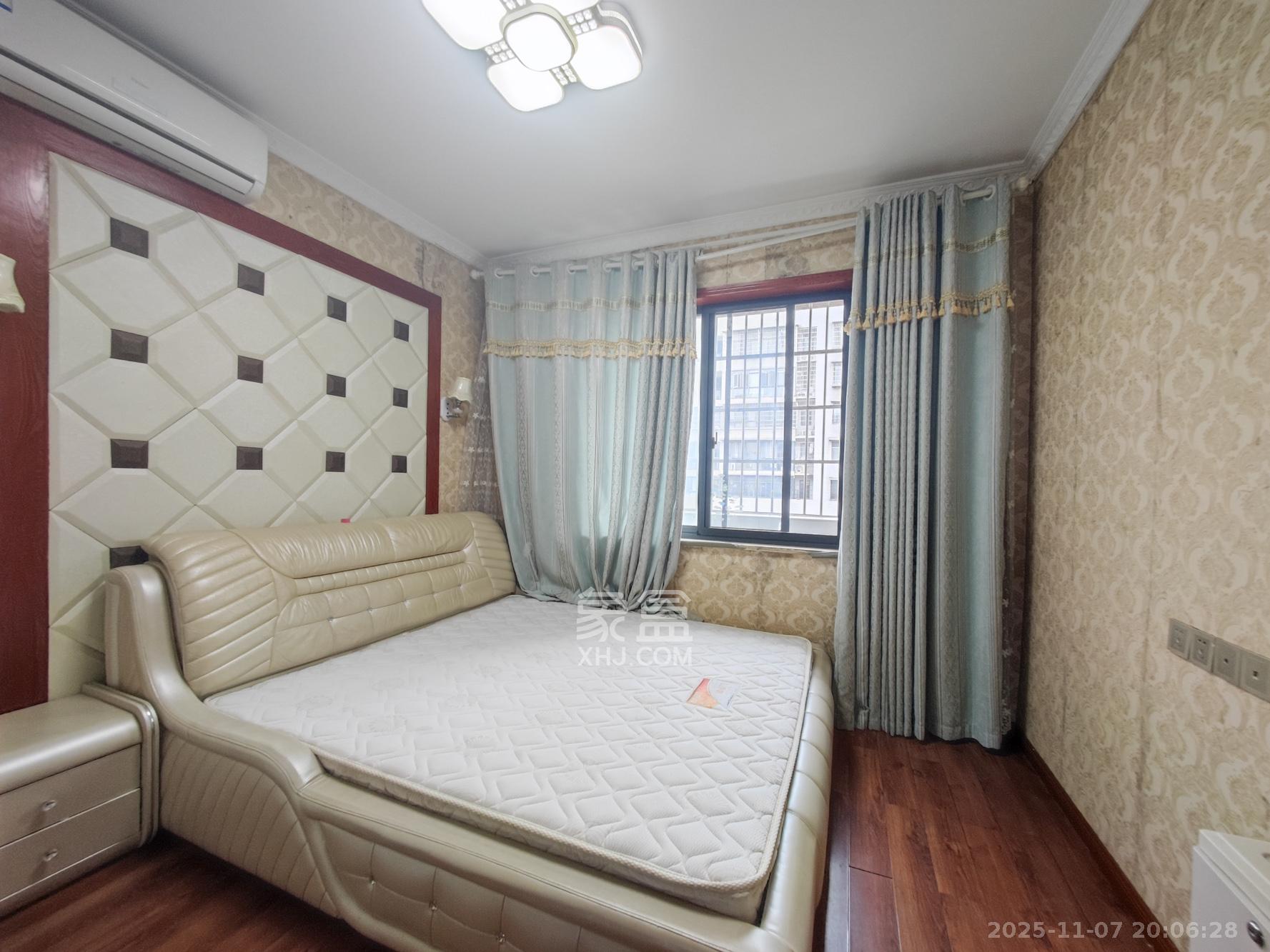 华银天际 1室2厅1卫 88.0万 华银天际 1室2厅1卫 88.0万卧室