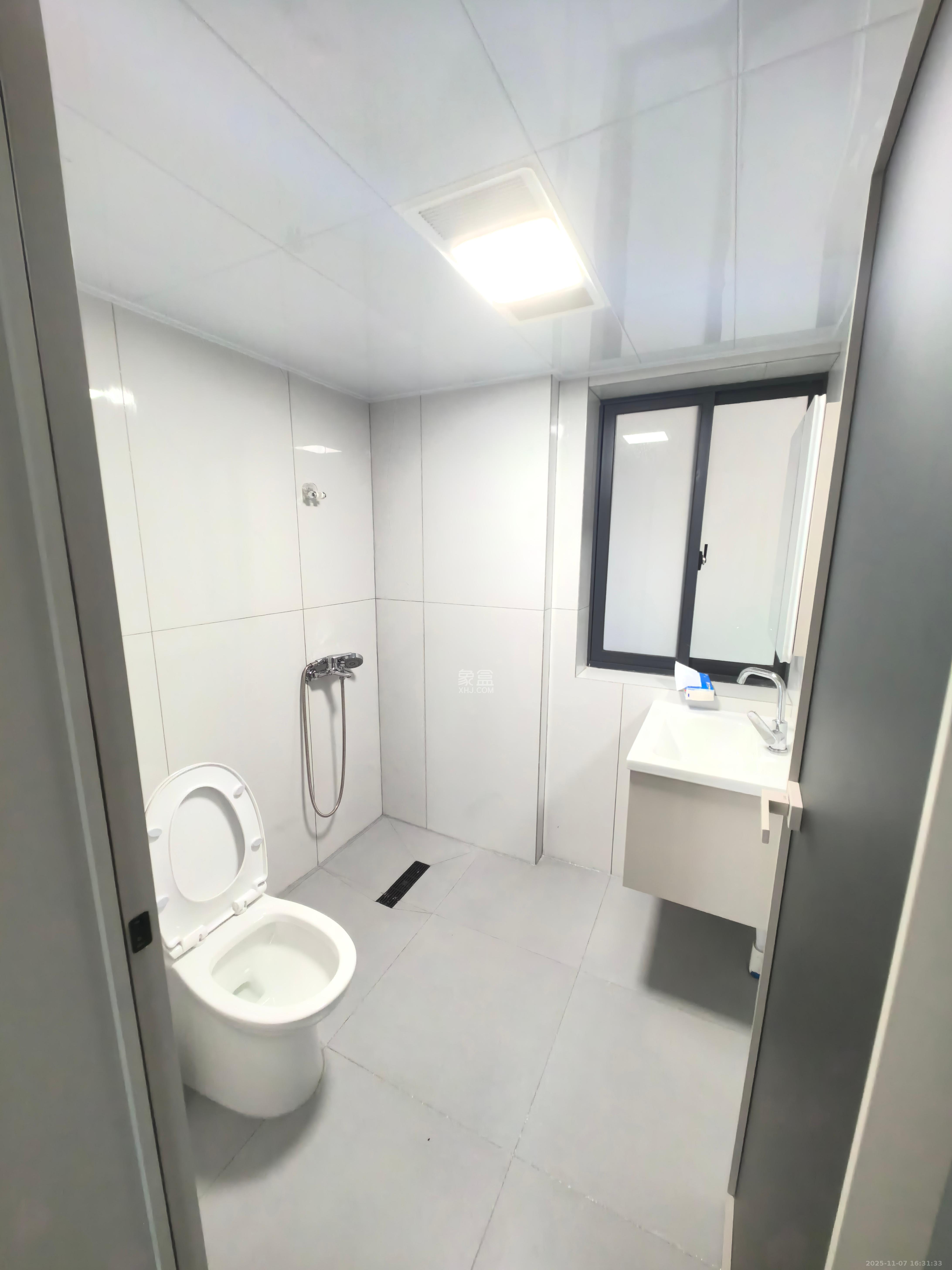 麓谷加州阳光  2室2厅1卫    2300.0元/月室内图