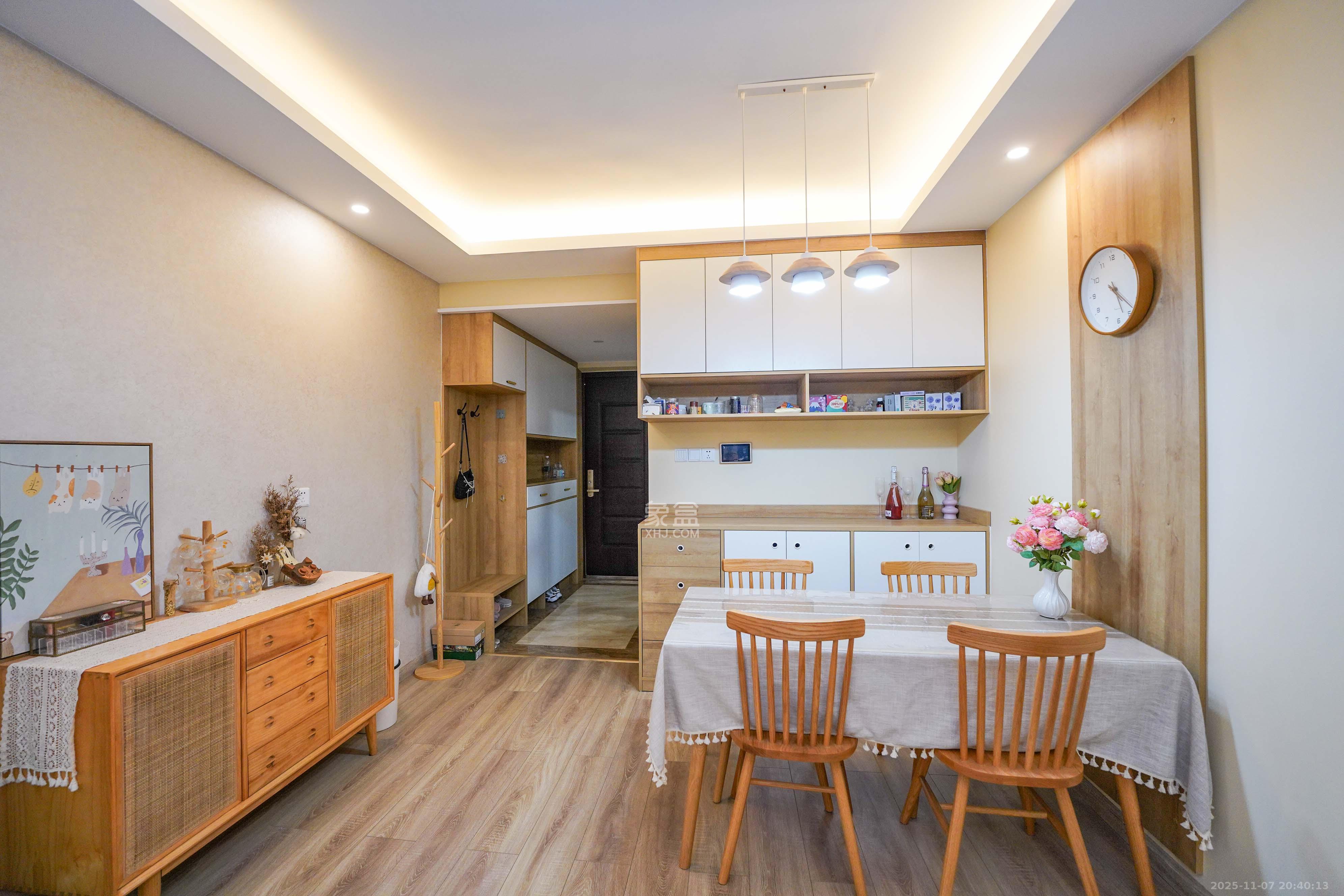 汇金城/嘉华城（二期、三期）  3室2厅2卫    138.0万客厅