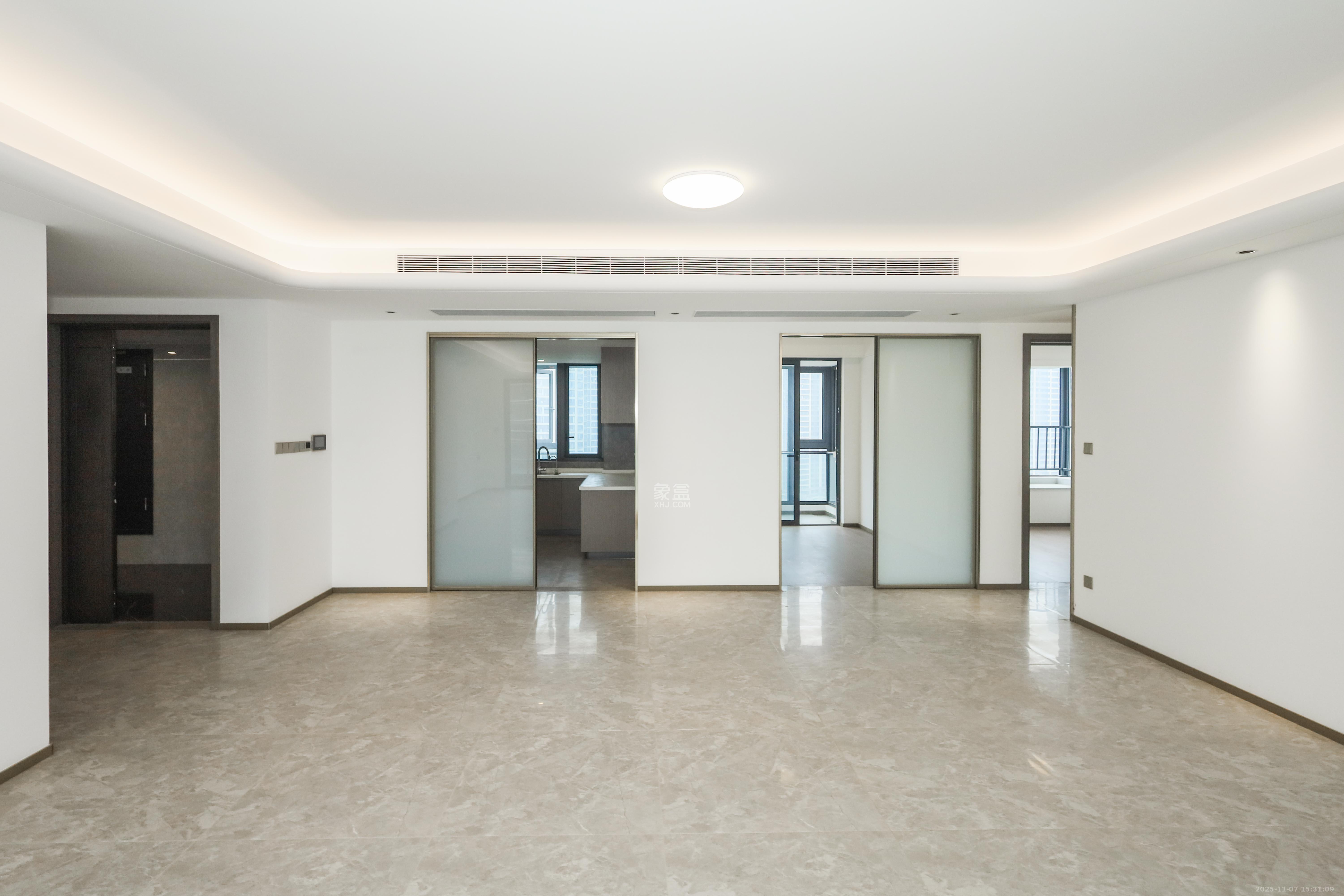 绿城招商桂语雲峯 4室2厅2卫 308.0万 绿城招商桂语雲峯 4室2厅2卫 308.0万客厅