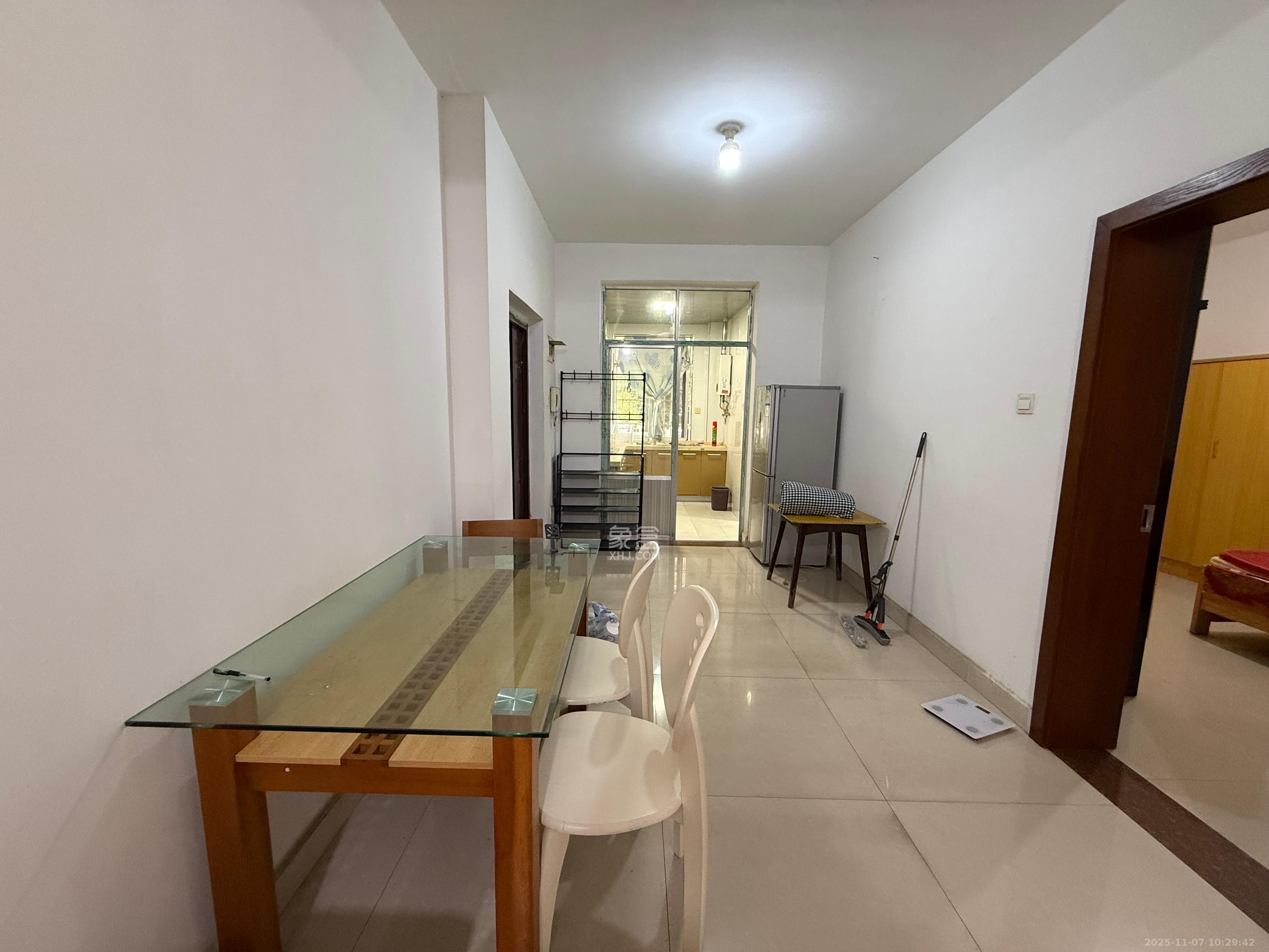 先锋新宇  2室1厅1卫    1700.0元/月室内图1