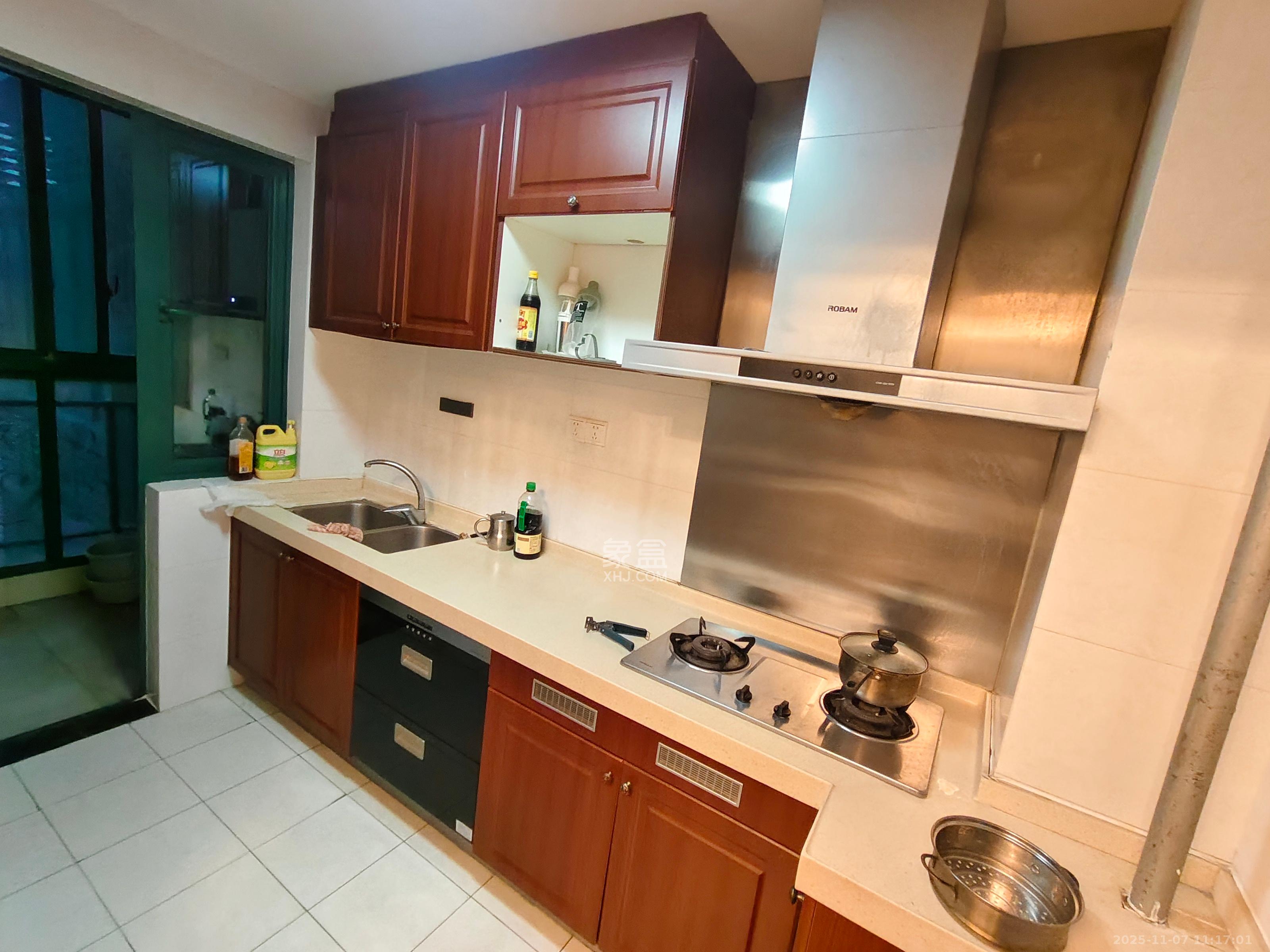 恒大华府 2室2厅1卫 1800.0元/月 恒大华府 2室2厅1卫 1800.0元/月室内图