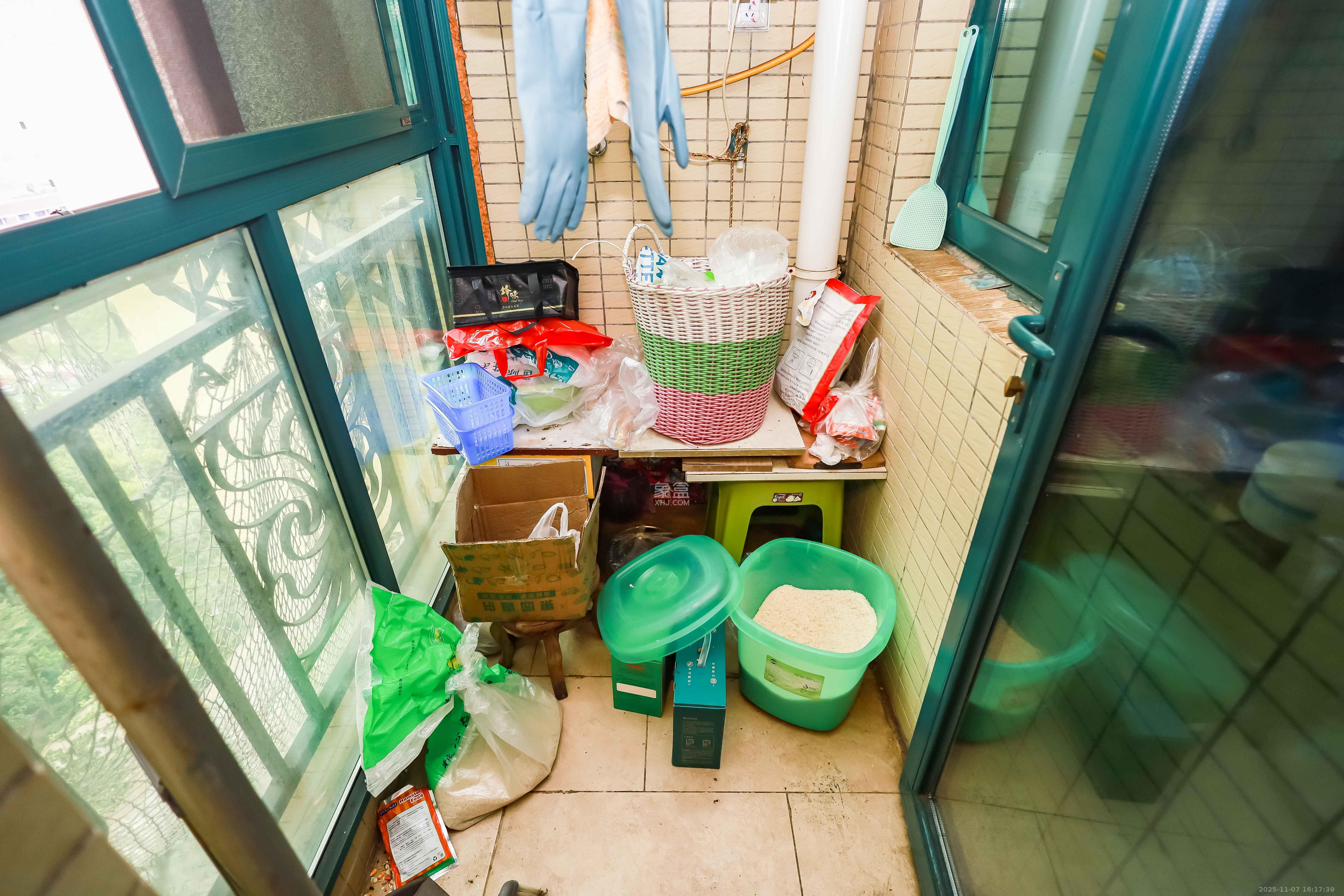 恒大华府 3室2厅1卫 130.0万 恒大华府 3室2厅1卫 130.0万阳台