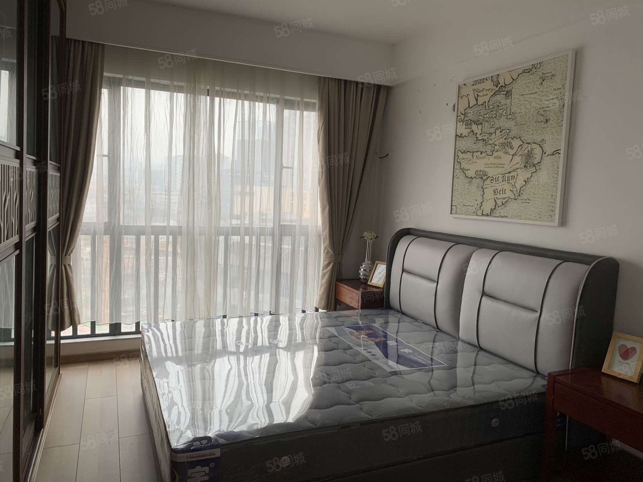 逸臣中央  3室2厅2卫    2000.0元/月室内图