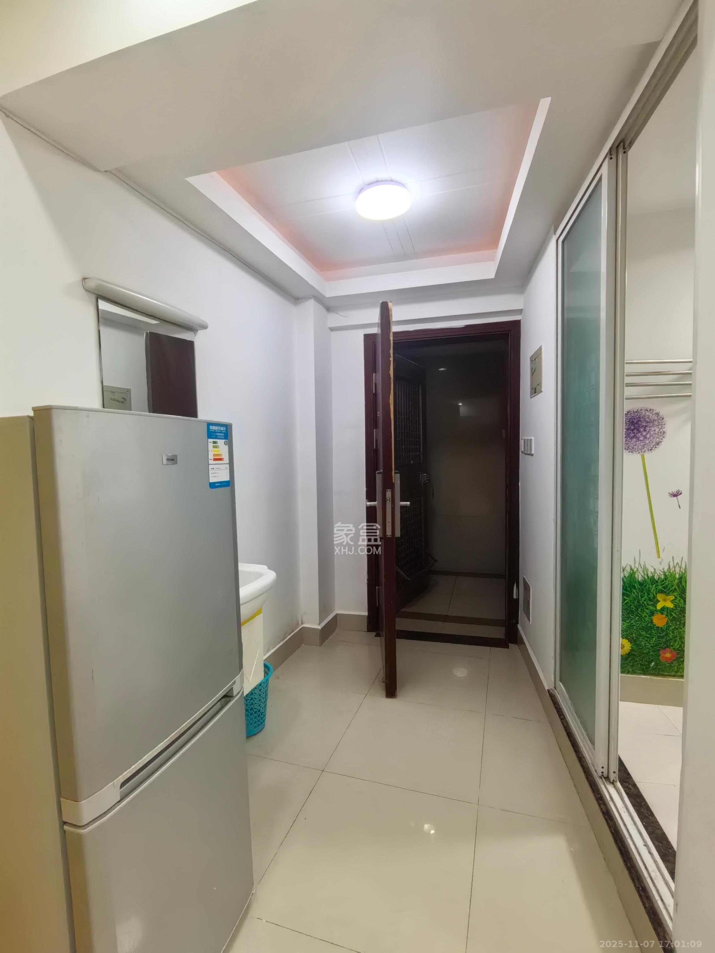 天健芙蓉盛世一期  1室1厅1卫    1700.0元/月室内图