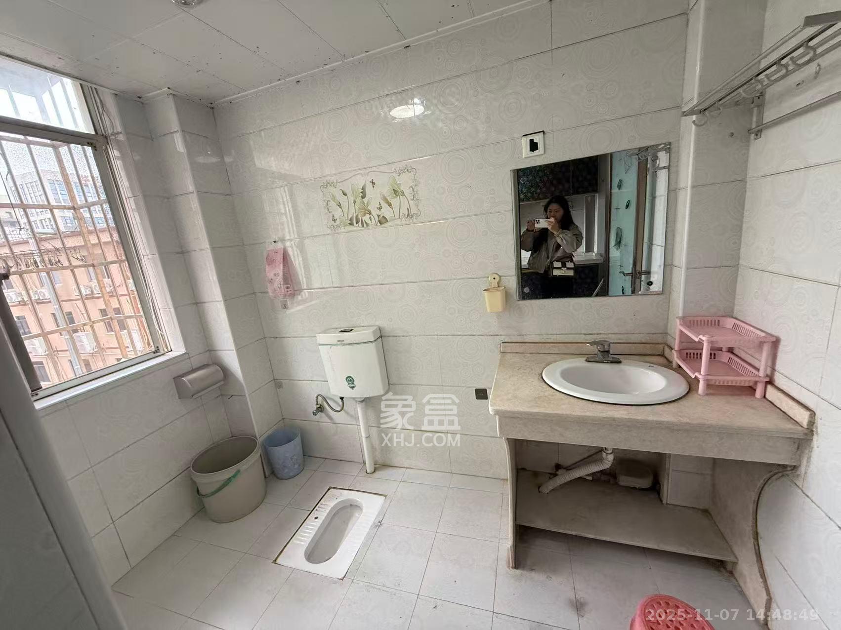 先锋新宇  1室2厅1卫    1800.0元/月室内图