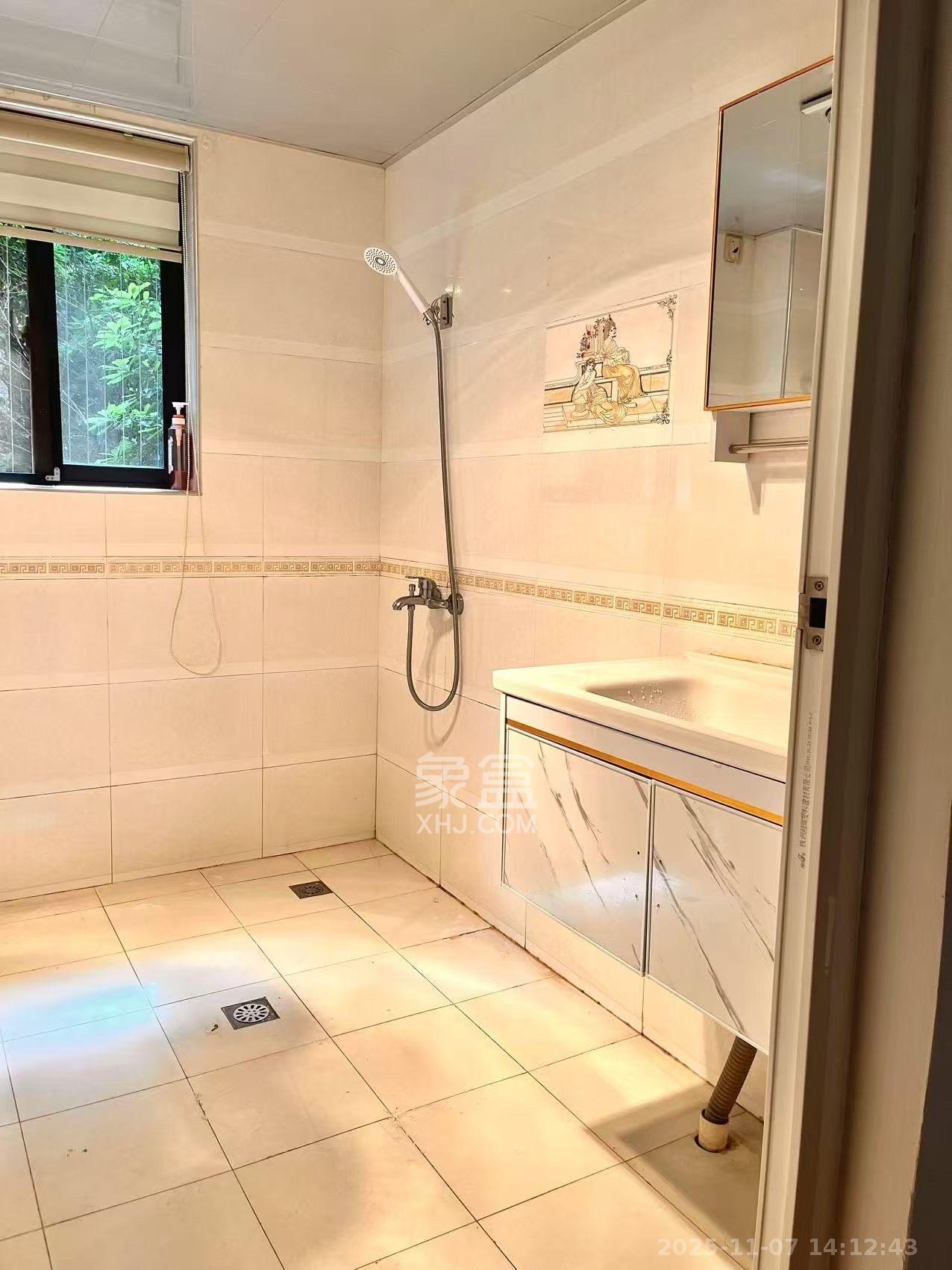 华润凤凰城一期  3室2厅2卫    2100.0元/月室内图