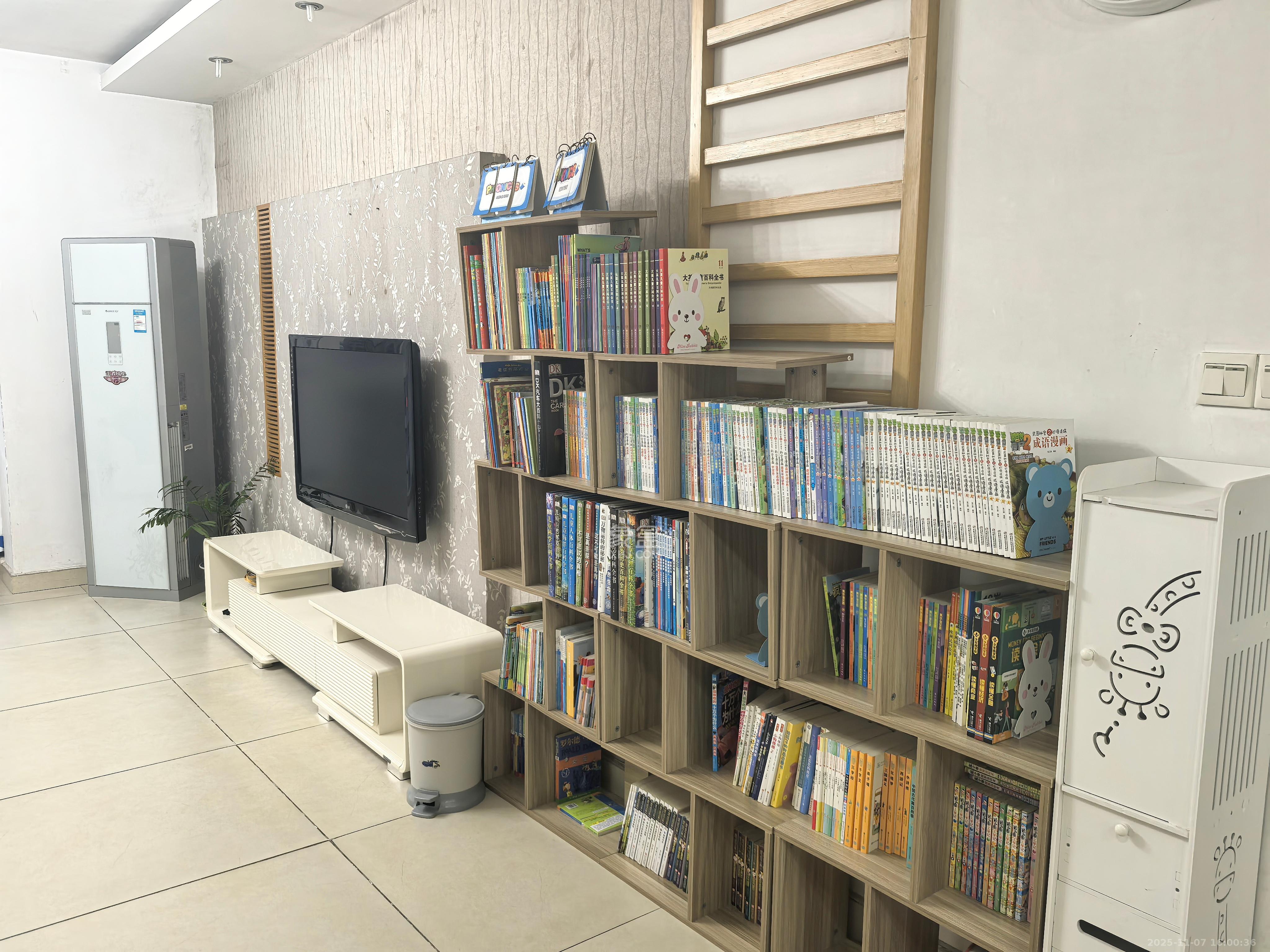 阳光嘉园  3室2厅2卫    3000.0元/月室内图