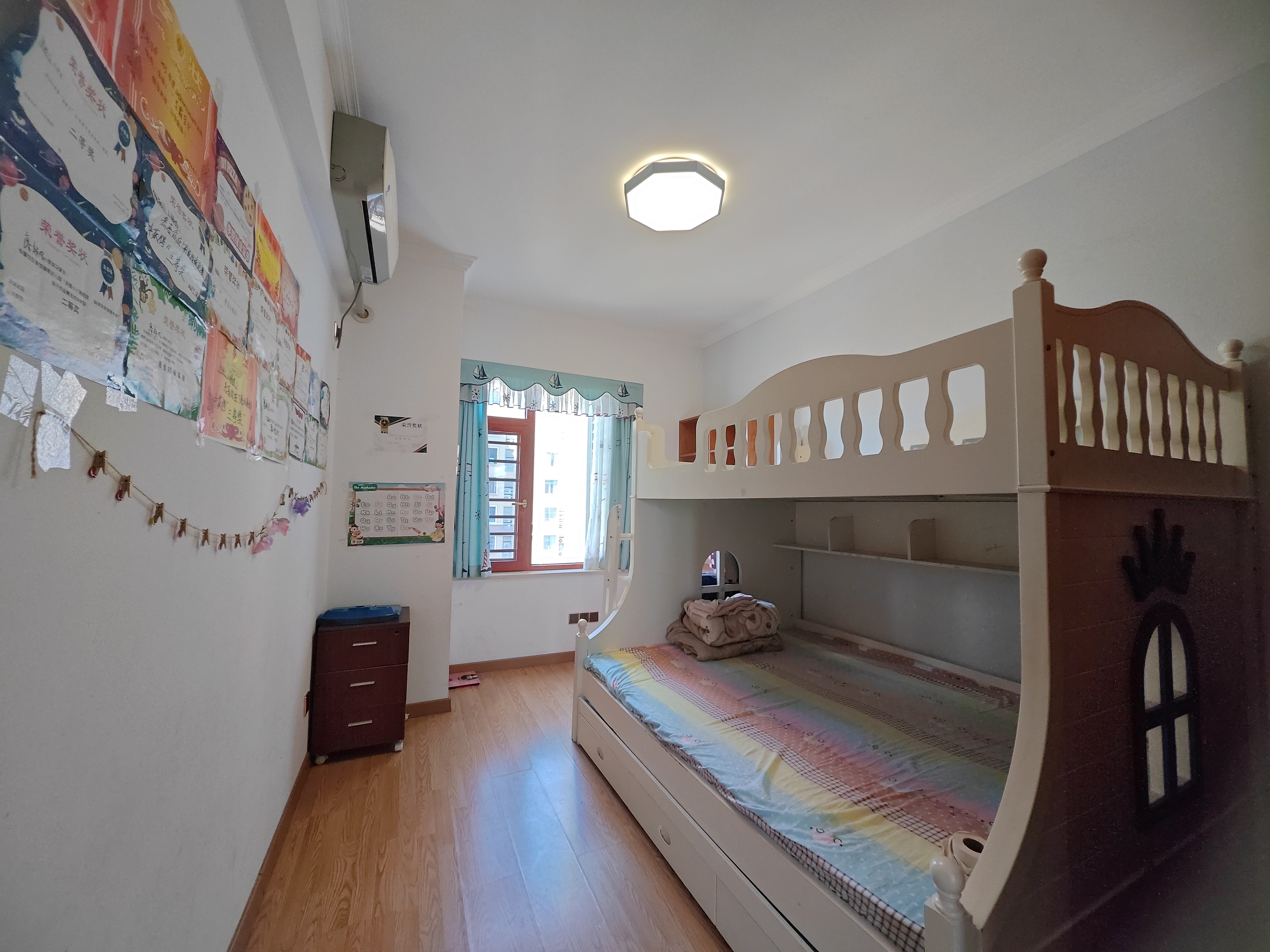 长湖峰境 4室2厅2卫 2800.0元/月 长湖峰境 4室2厅2卫 2800.0元/月室内图