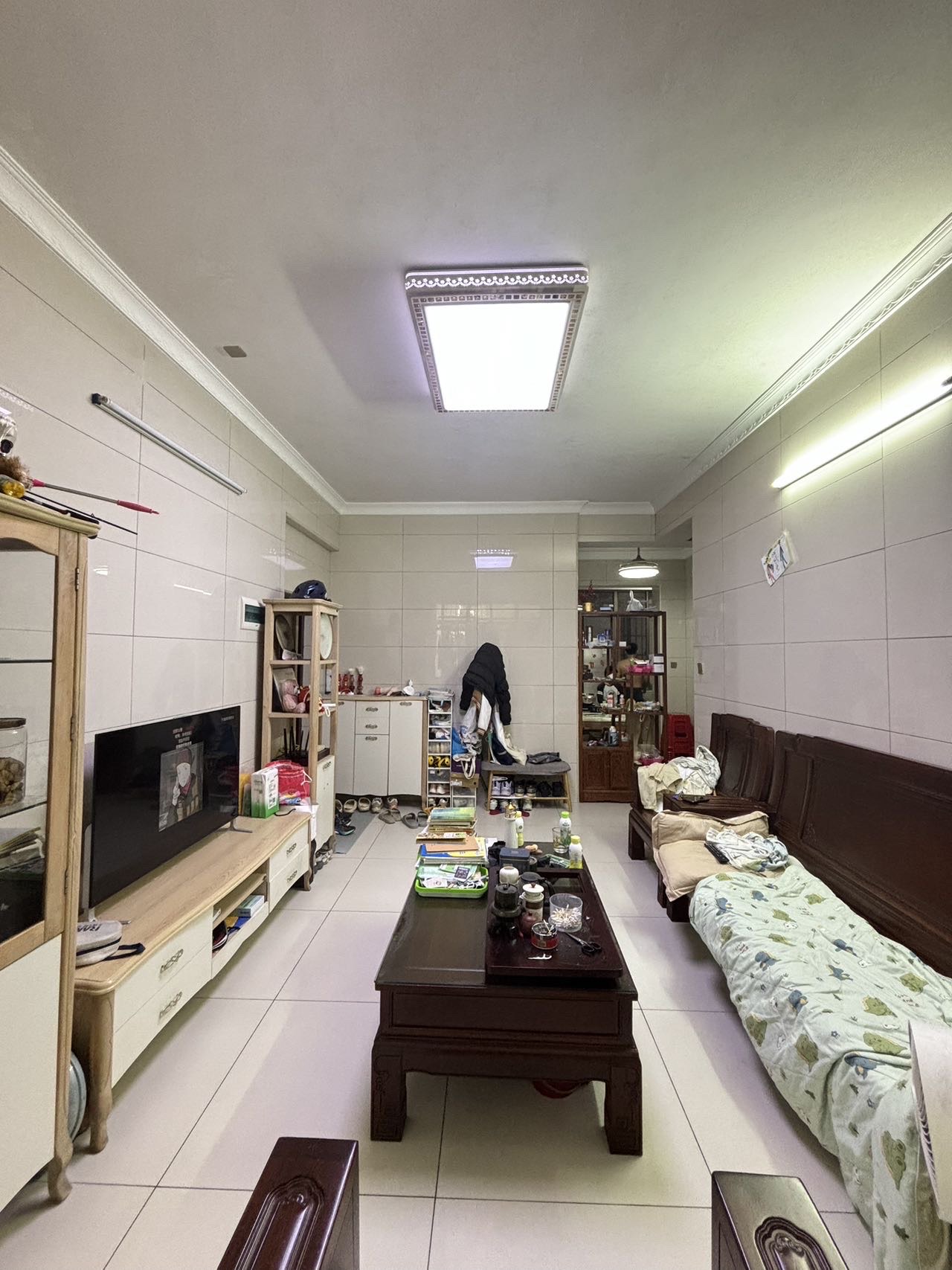 美兰新苑小区  3室2厅1卫    140.0万客厅