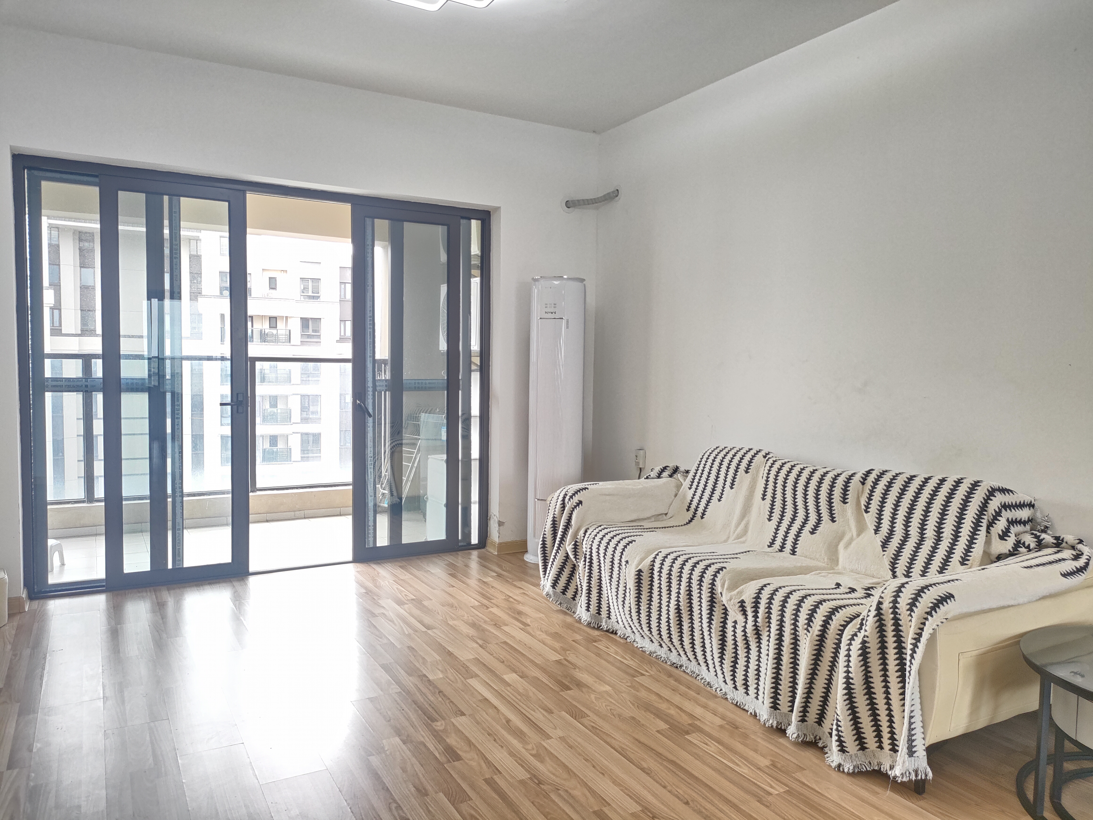 融创海口一号  3室2厅1卫    3600.0元/月室内图