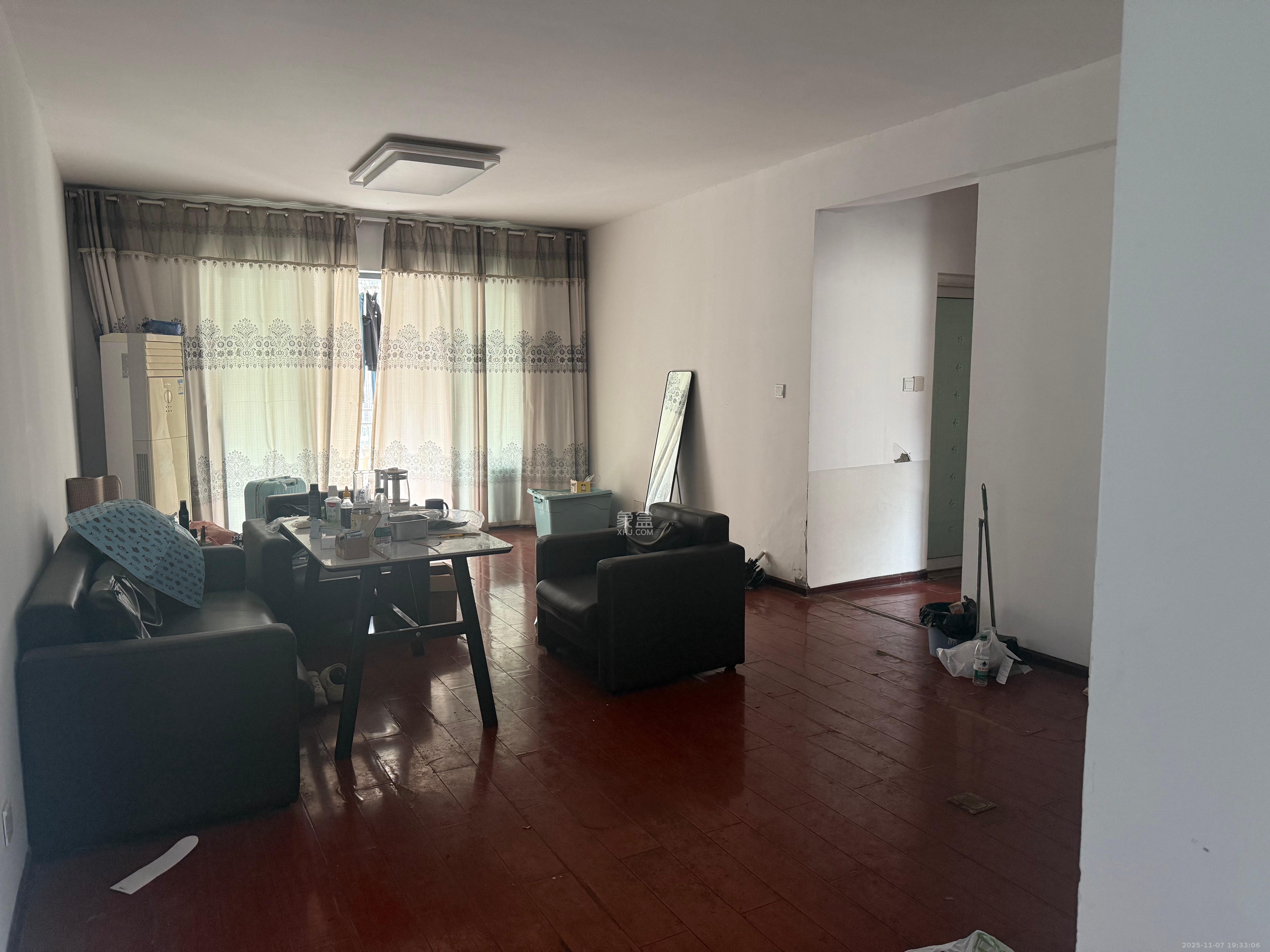 美林银谷  3室2厅2卫    2500.0元/月