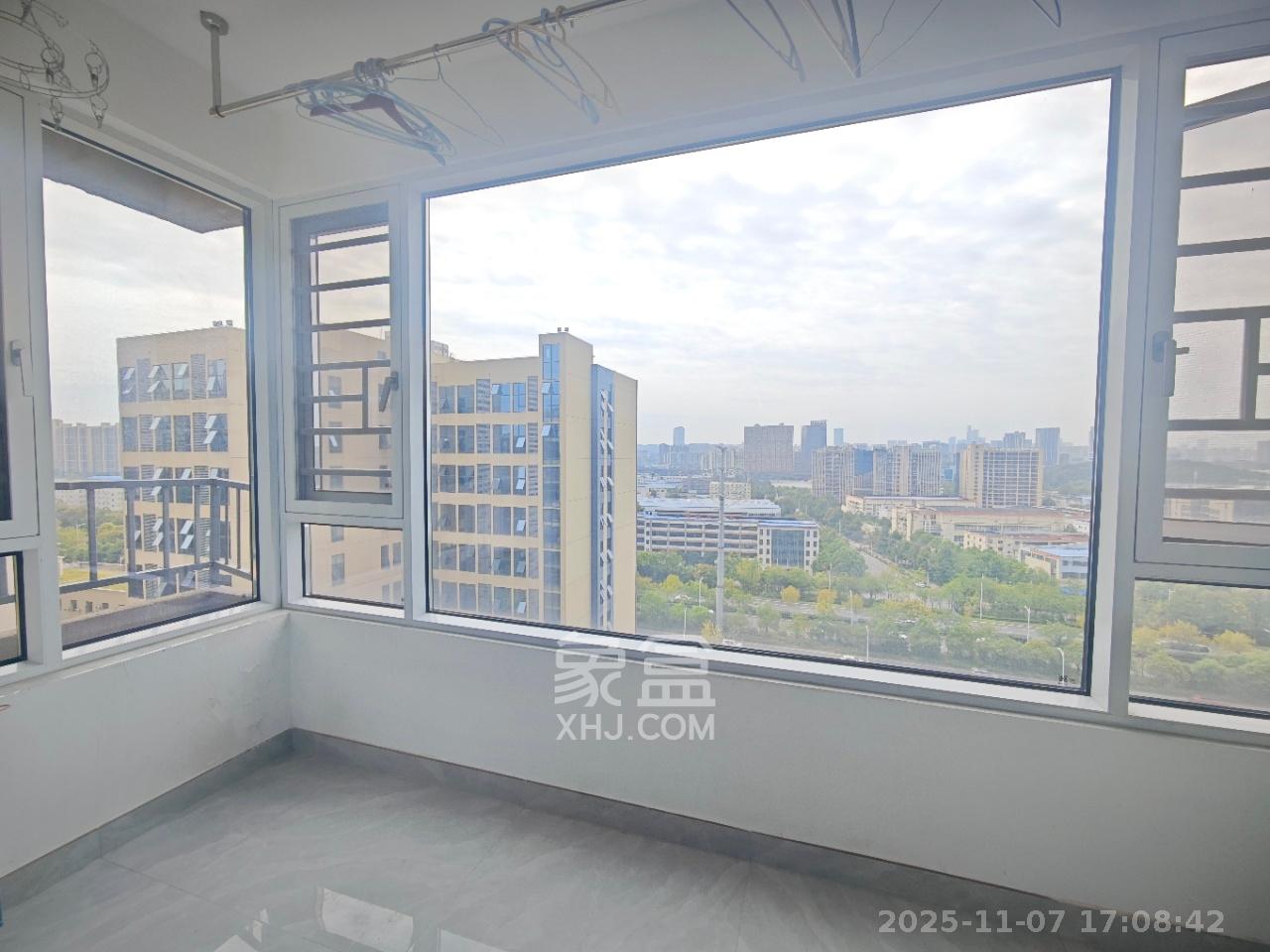 长房云公馆  3室2厅2卫    2500.0元/月室内图