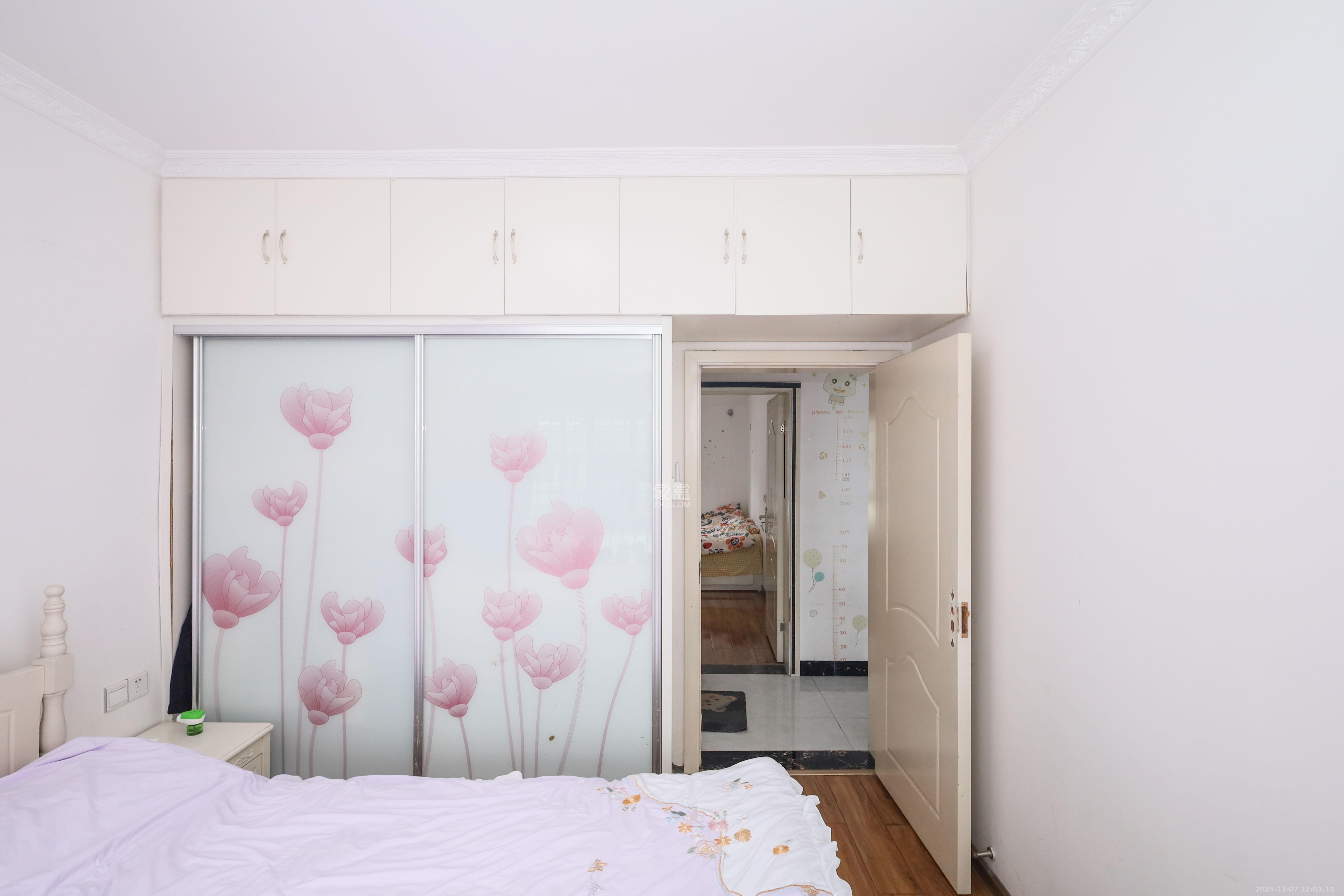 可可小城（麓谷可可小城)  3室2厅1卫    75.0万卧室