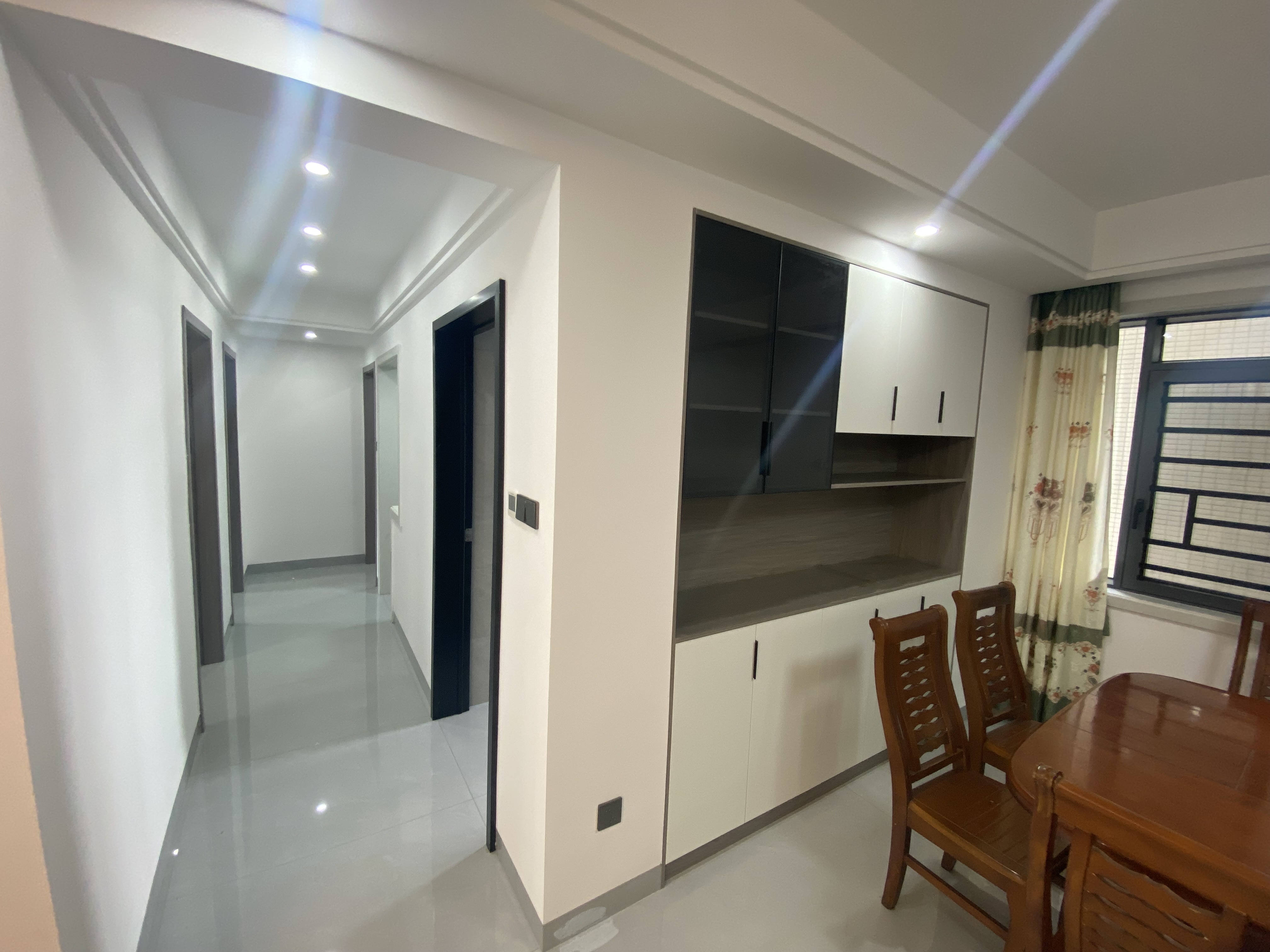 互助小区电梯房  3室1厅2卫    2000.0元/月室内图