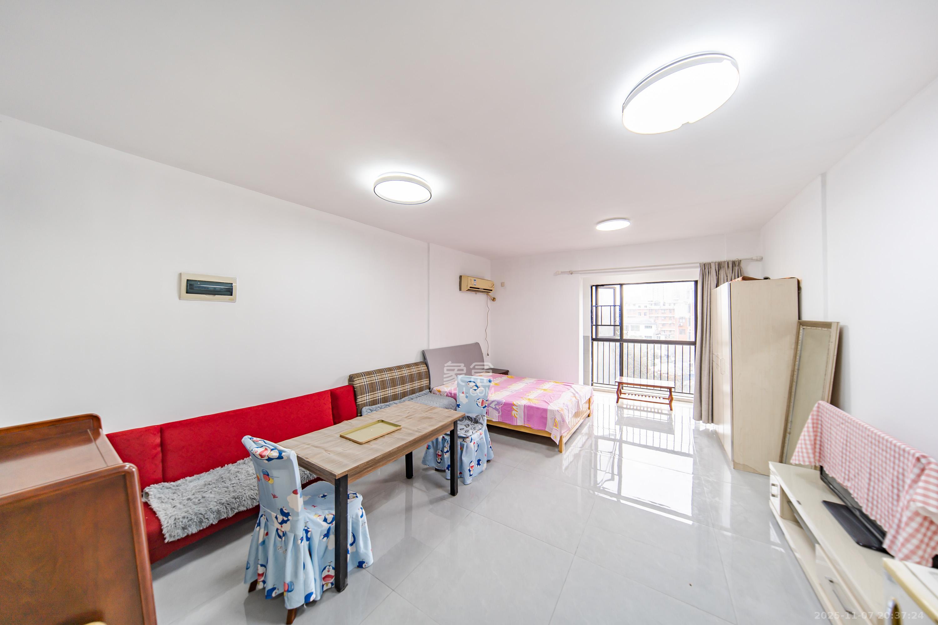 金土地第一湾 1室1厅1卫 27.0万 金土地第一湾 1室1厅1卫 27.0万卧室